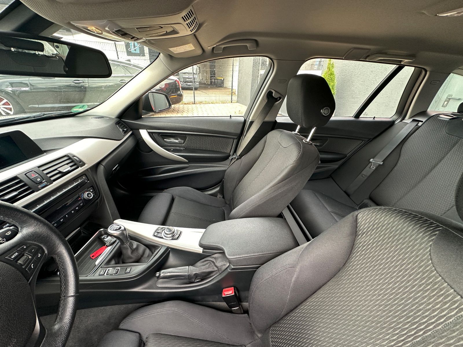 Fahrzeugabbildung BMW 320 D Touring 135 KW  Navi SH 8x Alu S/W