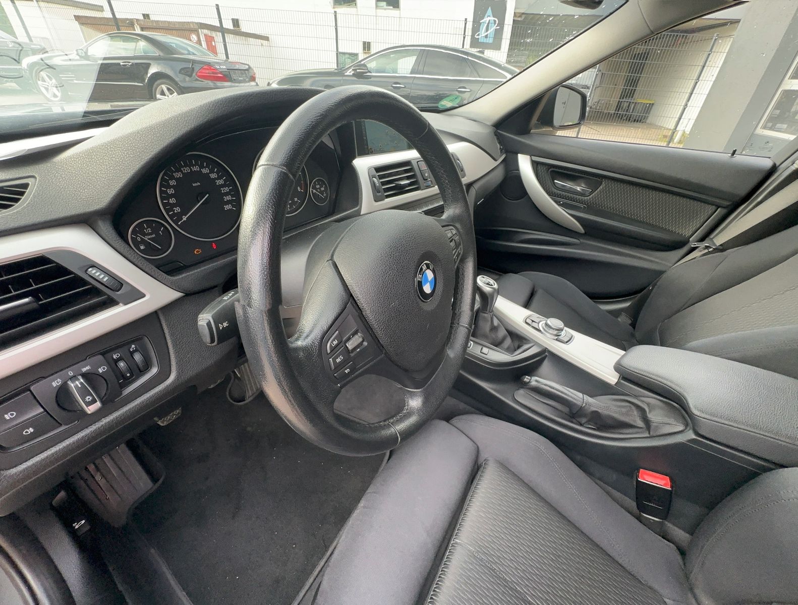 Fahrzeugabbildung BMW 320 D Touring 135 KW  Navi SH 8x Alu S/W