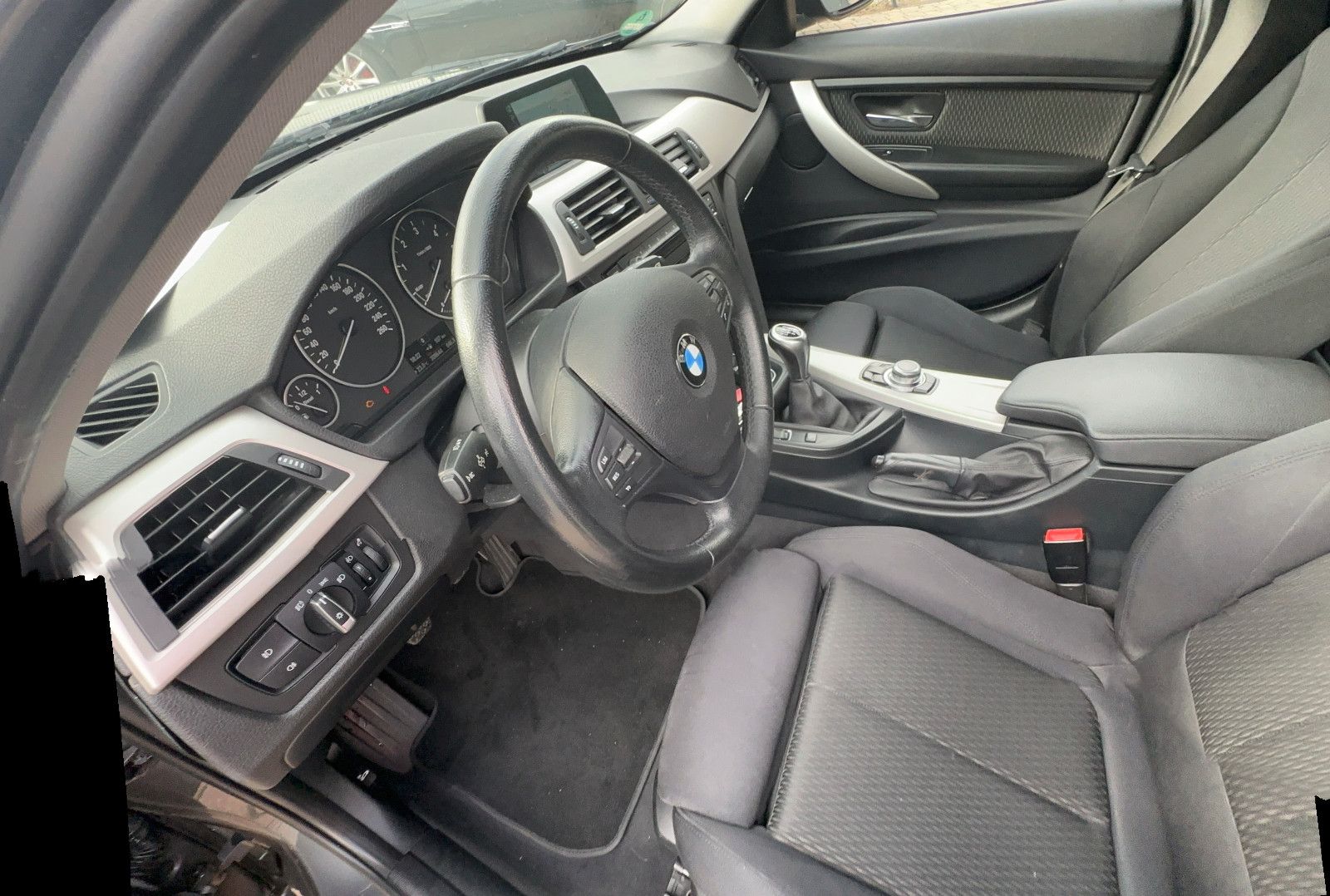 Fahrzeugabbildung BMW 320 D Touring 135 KW  Navi SH 8x Alu S/W