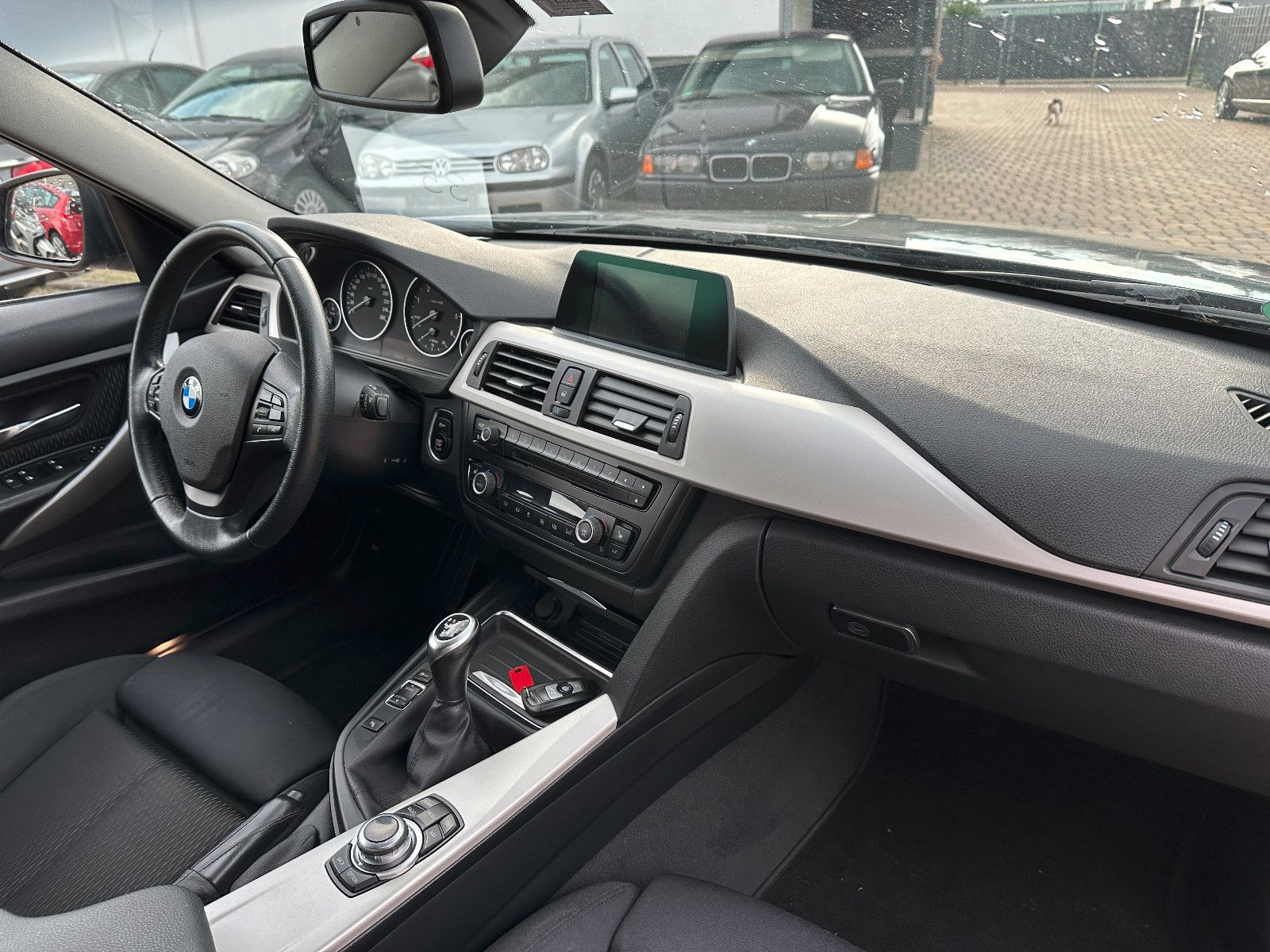 Fahrzeugabbildung BMW 320 D Touring 135 KW  Navi SH 8x Alu S/W