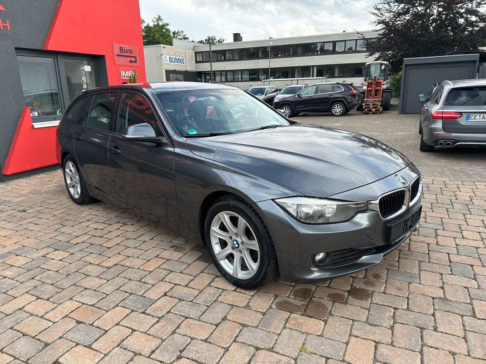 Fahrzeugabbildung BMW 320 D Touring 135 KW  Navi SH 8x Alu S/W