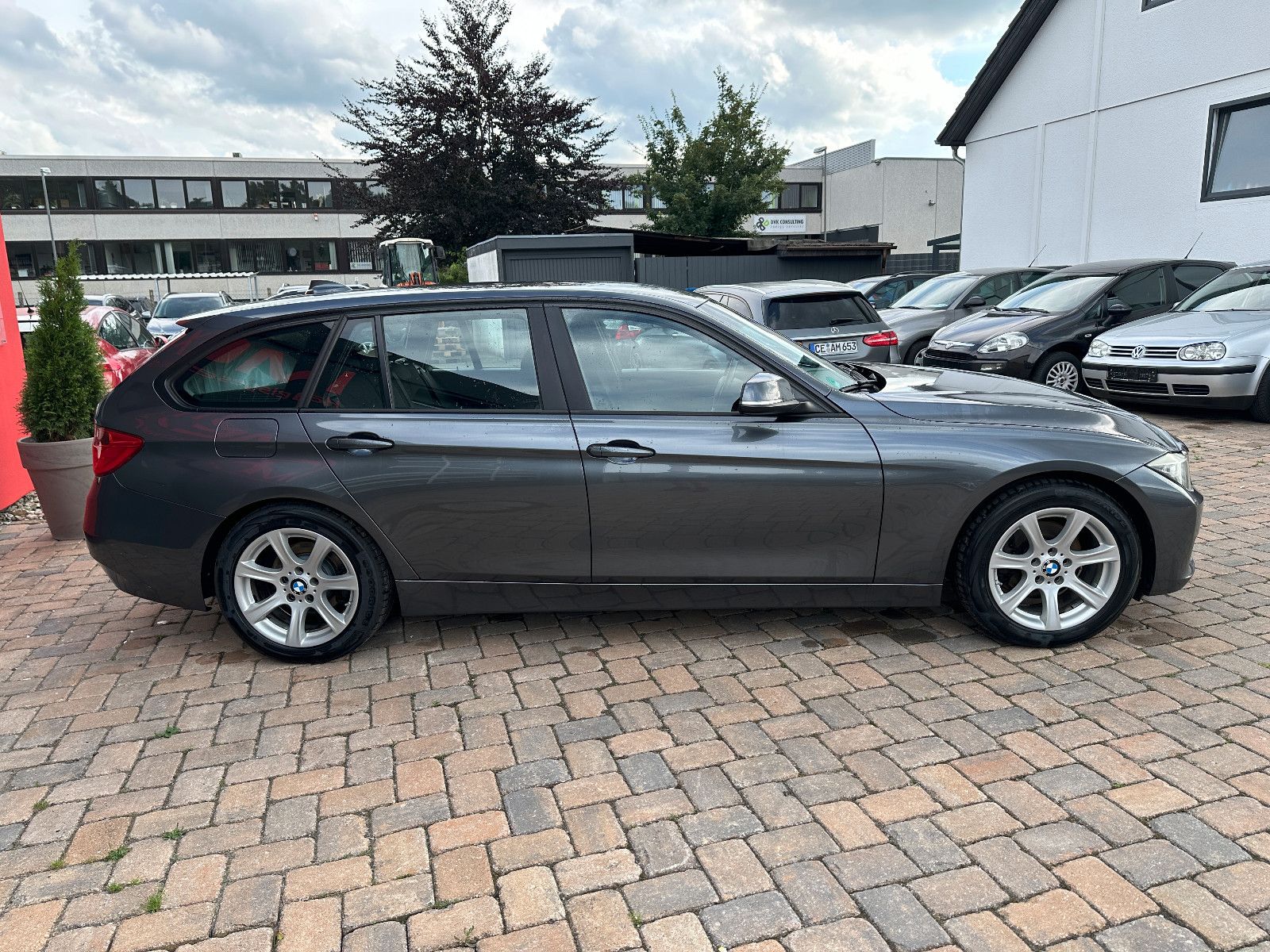 Fahrzeugabbildung BMW 320 D Touring 135 KW  Navi SH 8x Alu S/W