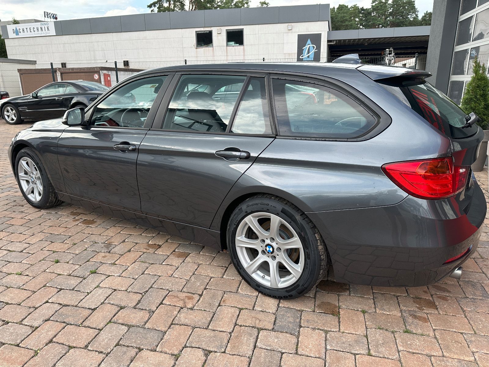 Fahrzeugabbildung BMW 320 D Touring 135 KW  Navi SH 8x Alu S/W