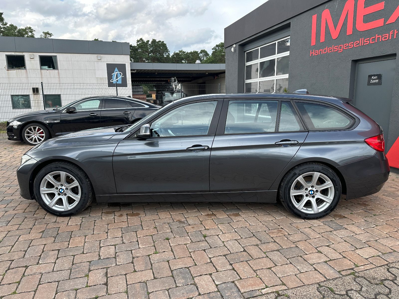 Fahrzeugabbildung BMW 320 D Touring 135 KW  Navi SH 8x Alu S/W