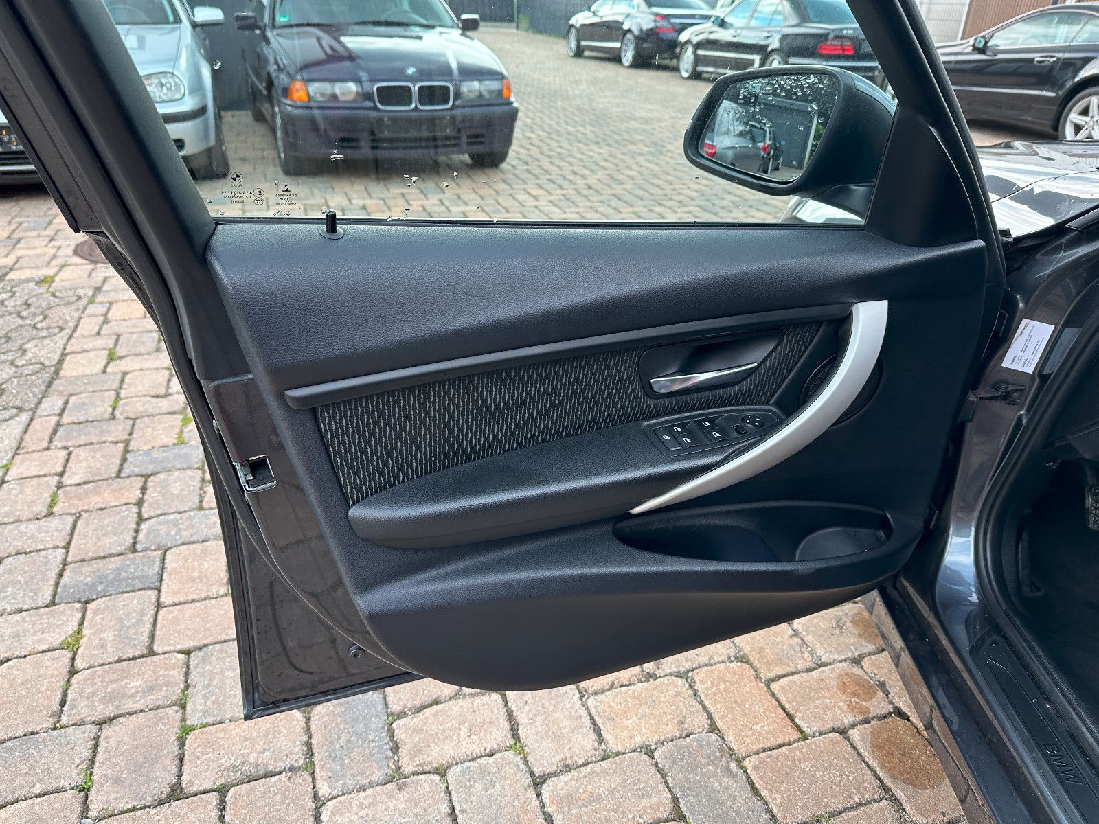 Fahrzeugabbildung BMW 320 D Touring 135 KW  Navi SH 8x Alu S/W
