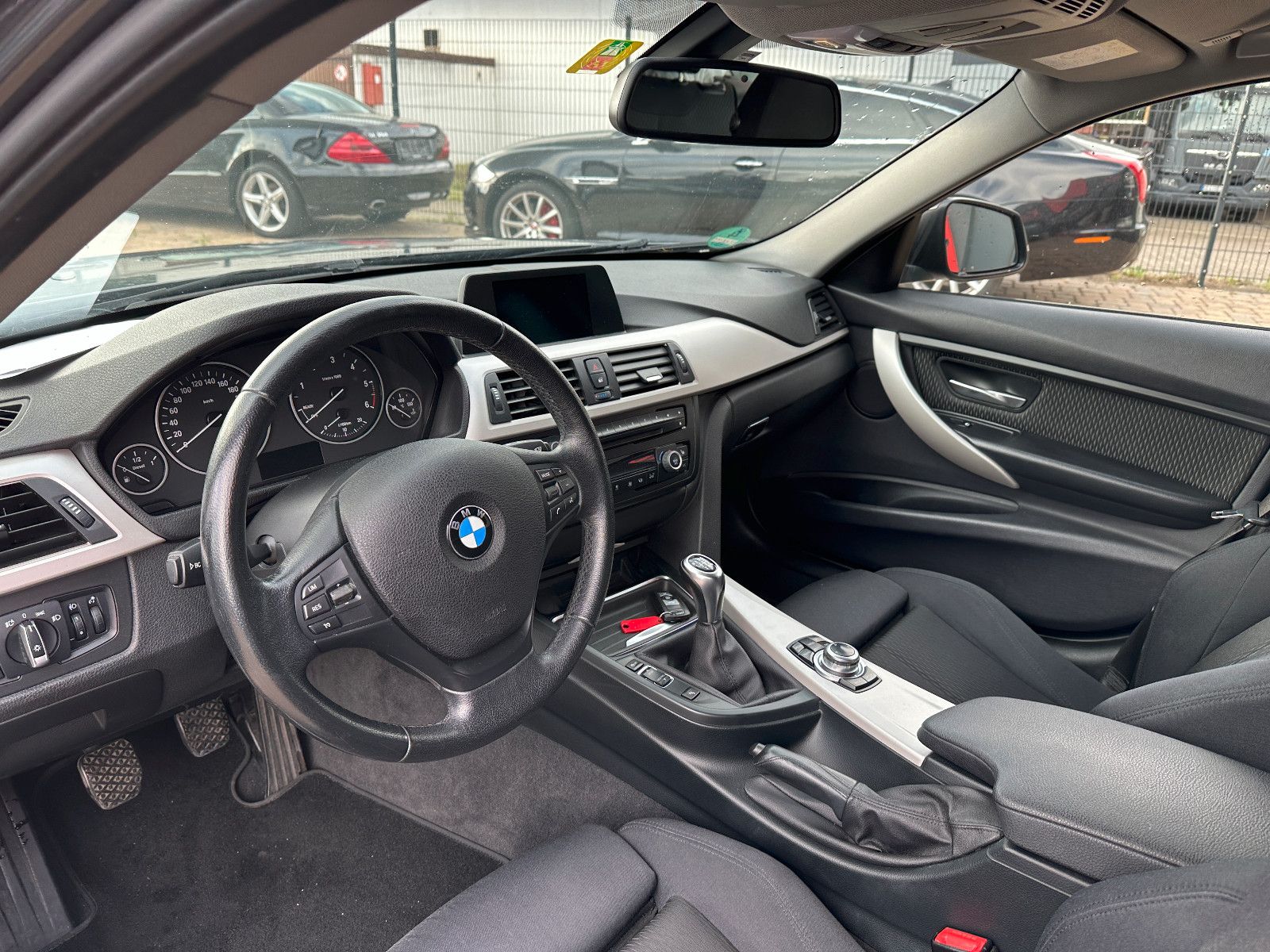 Fahrzeugabbildung BMW 320 D Touring 135 KW  Navi SH 8x Alu S/W