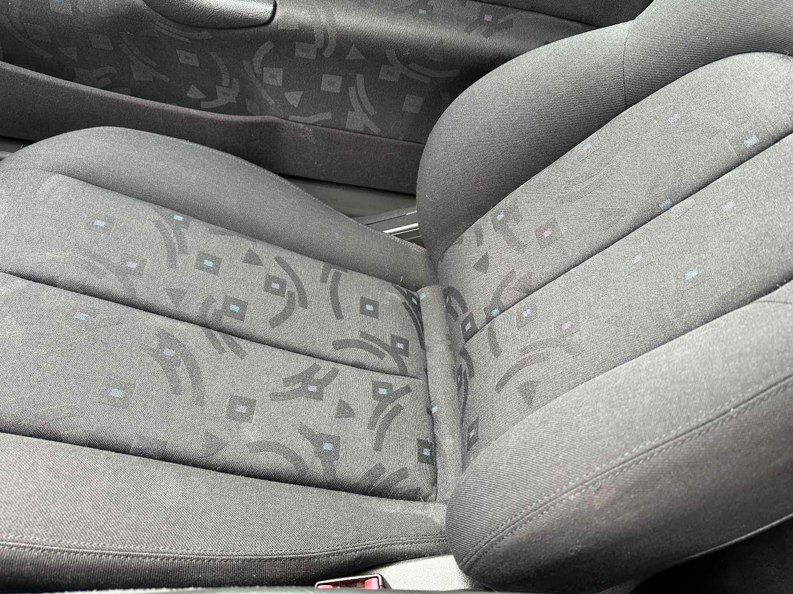 Fahrzeugabbildung Mercedes-Benz CLK 320 3.2 Sport 224 PS Tüv neu sehr sauber
