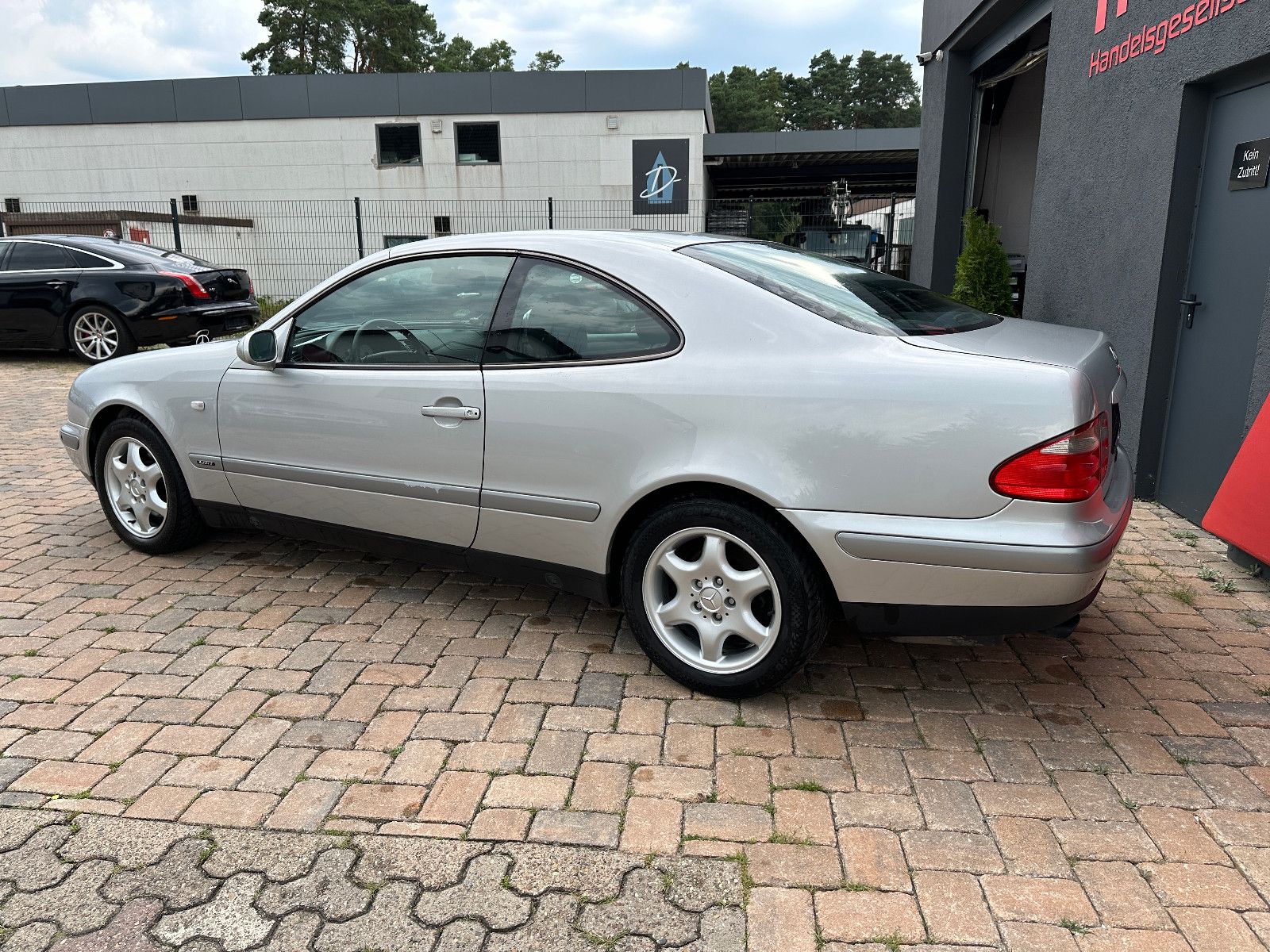 Fahrzeugabbildung Mercedes-Benz CLK 320 3.2 Sport 224 PS Tüv neu sehr sauber