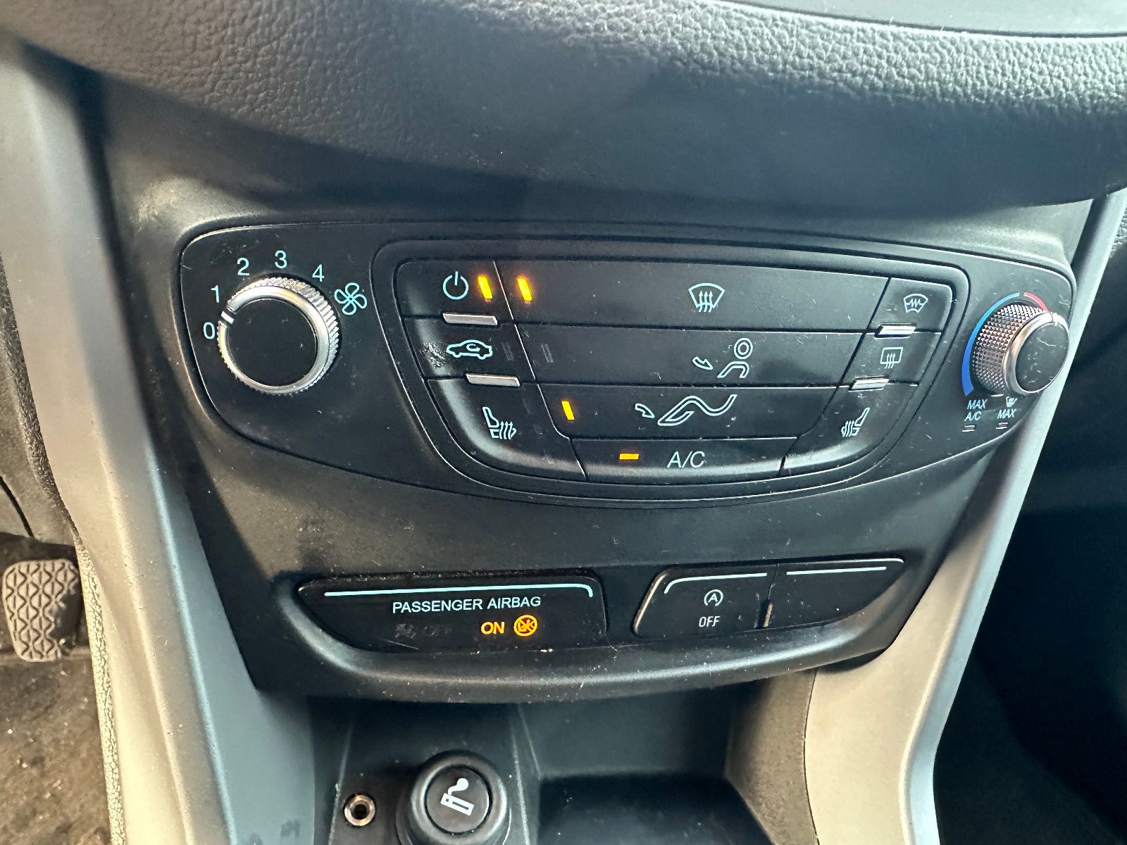 Fahrzeugabbildung Ford B-Max Trend 1.0 101 PS HU 8/26 S/W SH Alu