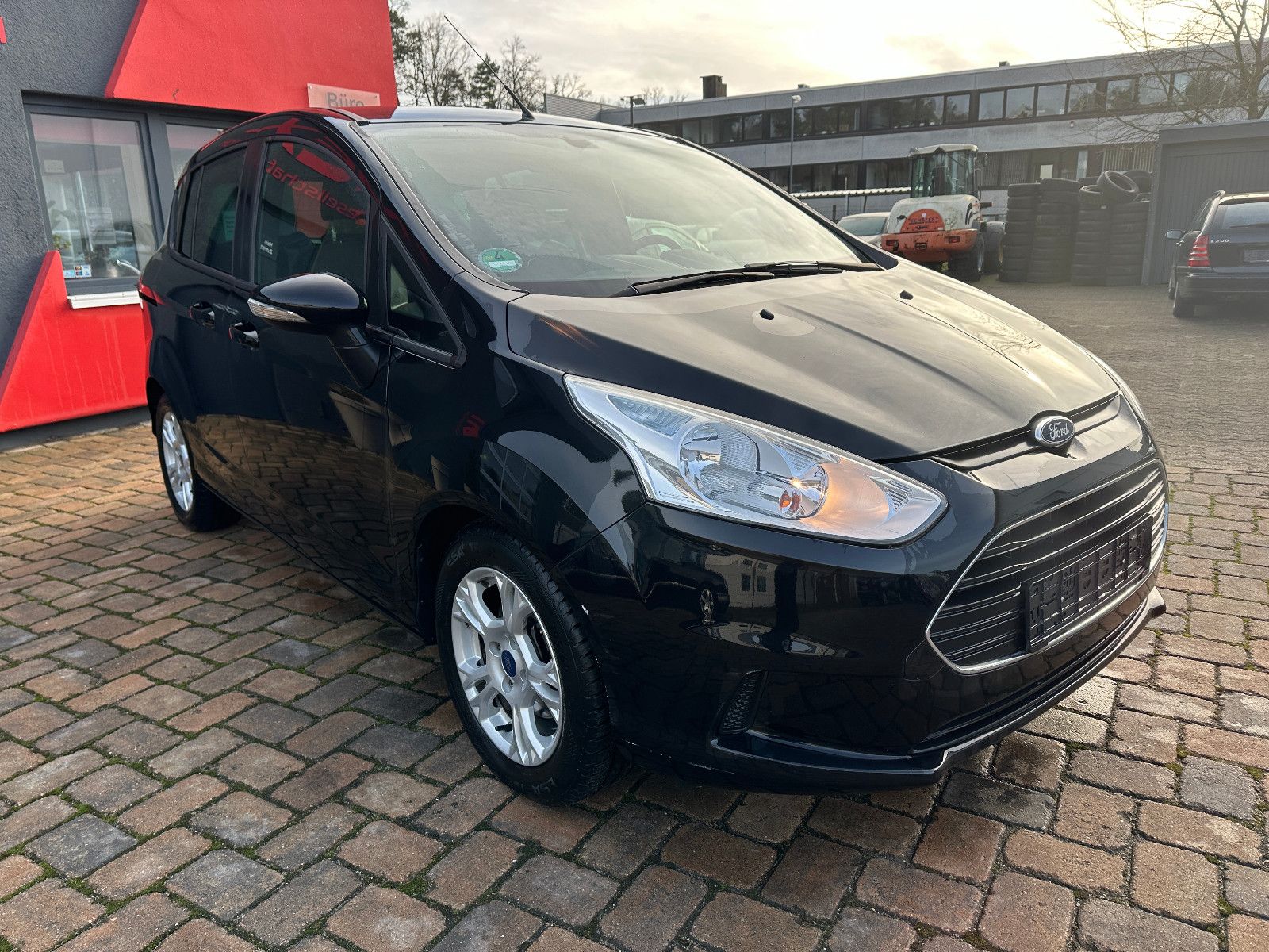 Fahrzeugabbildung Ford B-Max Trend 1.0 101 PS HU 8/26 S/W SH Alu