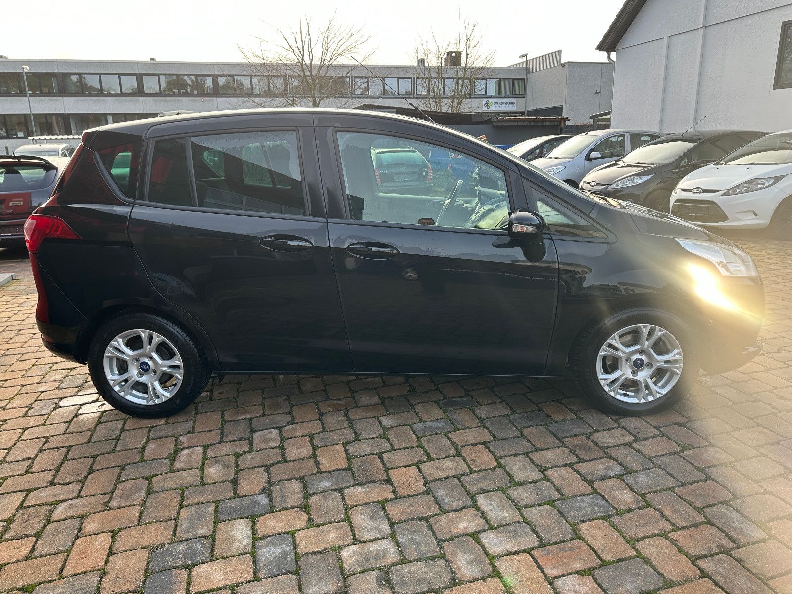 Fahrzeugabbildung Ford B-Max Trend 1.0 101 PS HU 8/26 S/W SH Alu