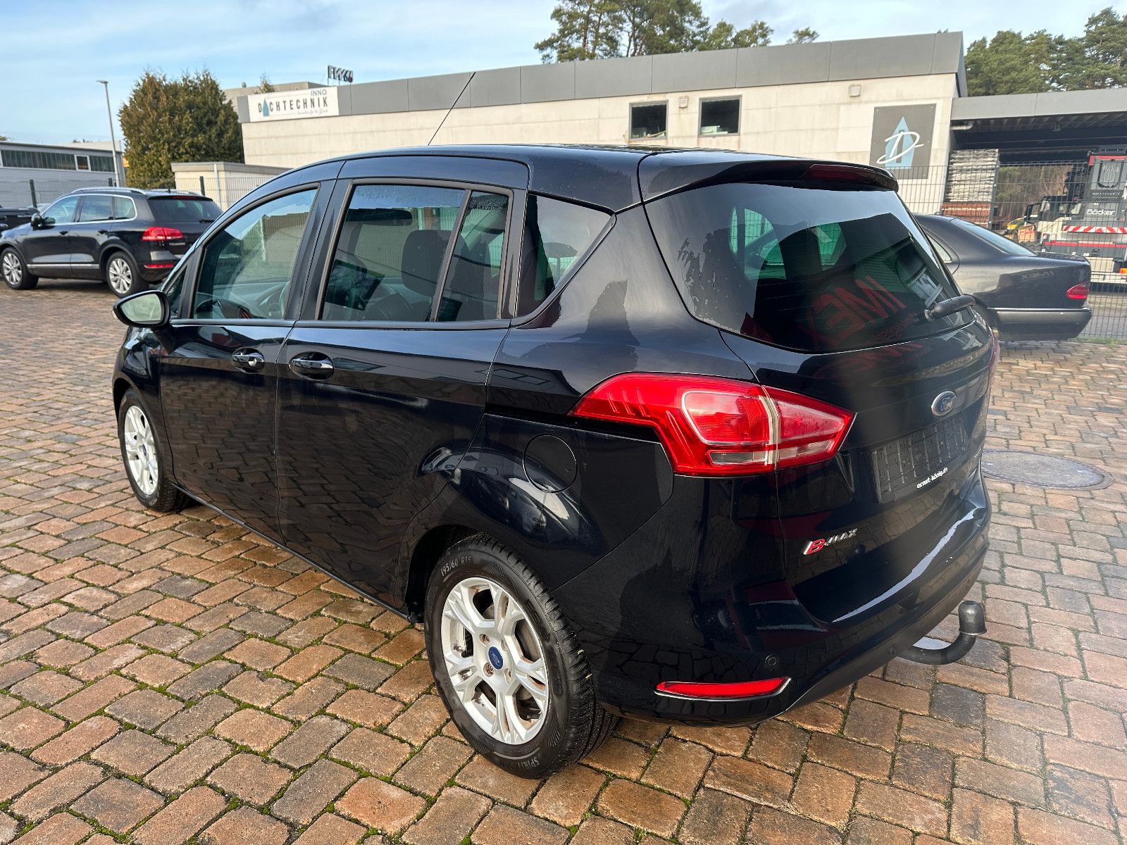 Fahrzeugabbildung Ford B-Max Trend 1.0 101 PS HU 8/26 S/W SH Alu