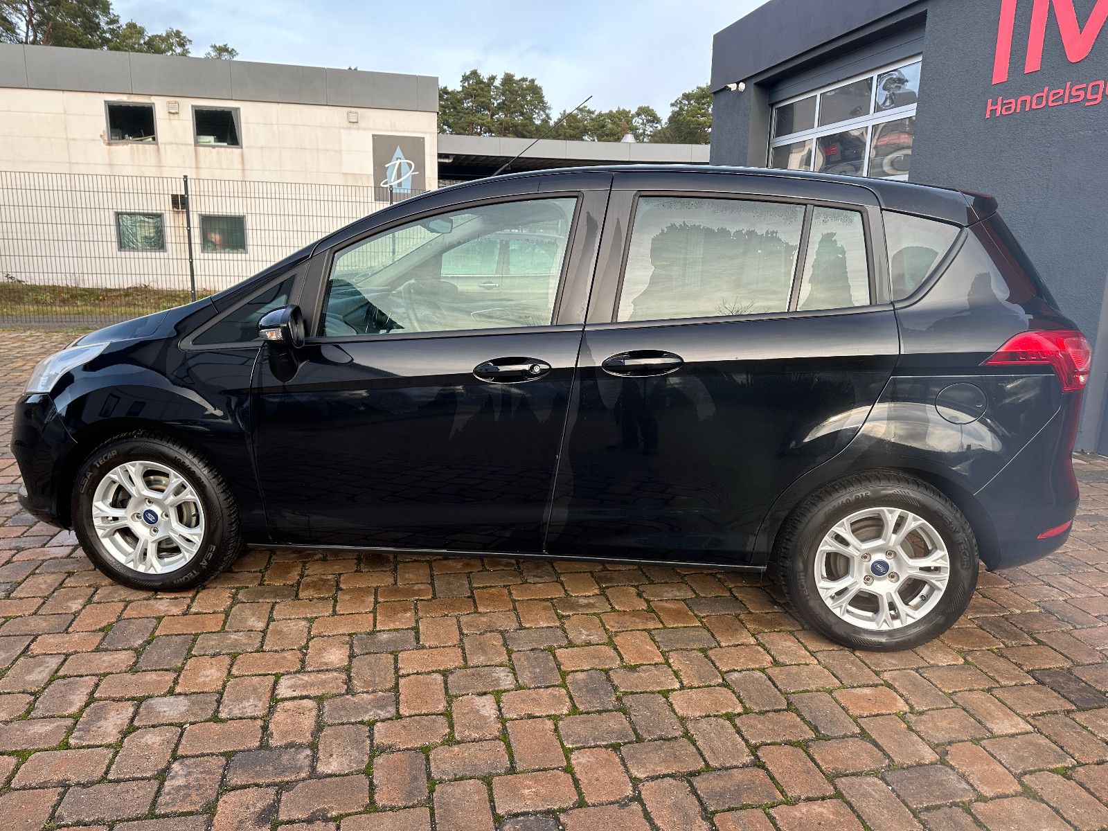 Fahrzeugabbildung Ford B-Max Trend 1.0 101 PS HU 8/26 S/W SH Alu