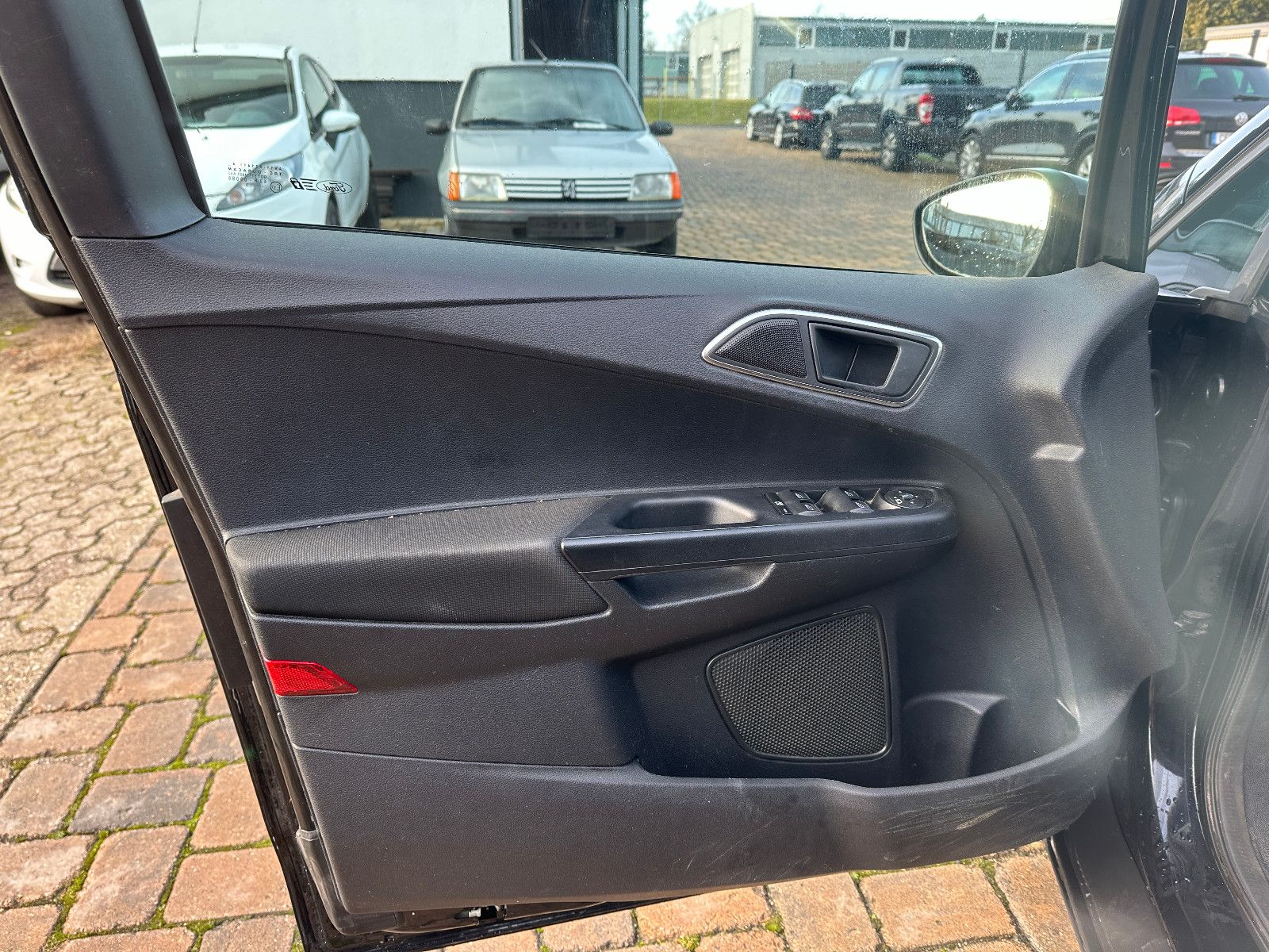 Fahrzeugabbildung Ford B-Max Trend 1.0 101 PS HU 8/26 S/W SH Alu