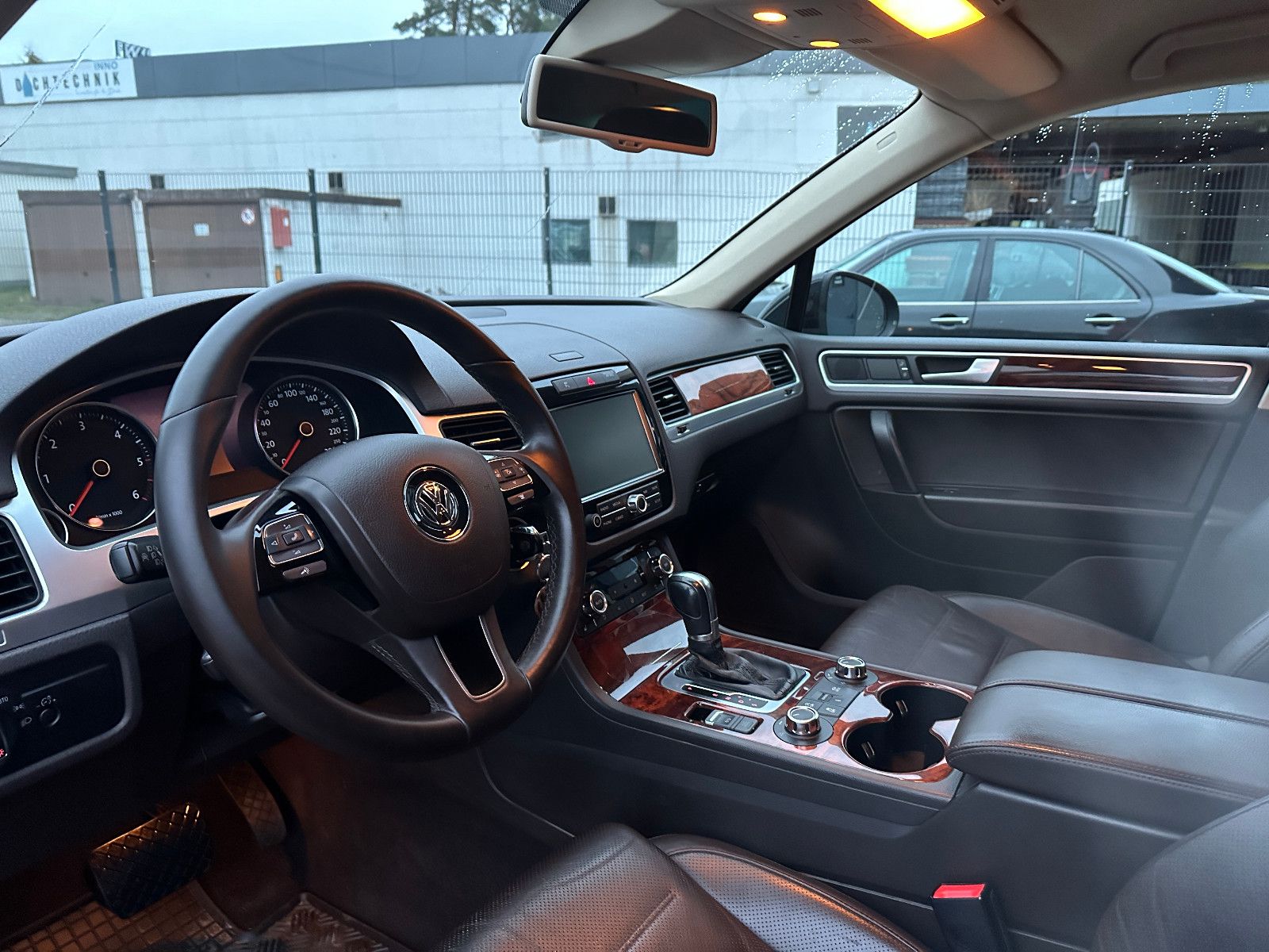 Fahrzeugabbildung Volkswagen Touareg V6 TDI 3.0 240 PS Hu neu Leder AHK Navi