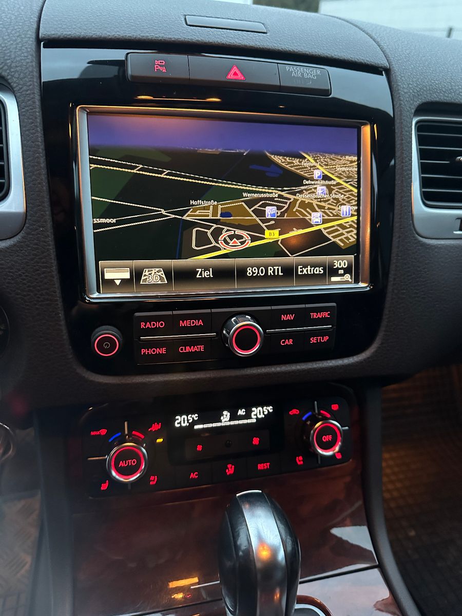 Fahrzeugabbildung Volkswagen Touareg V6 TDI 3.0 240 PS Hu neu Leder AHK Navi