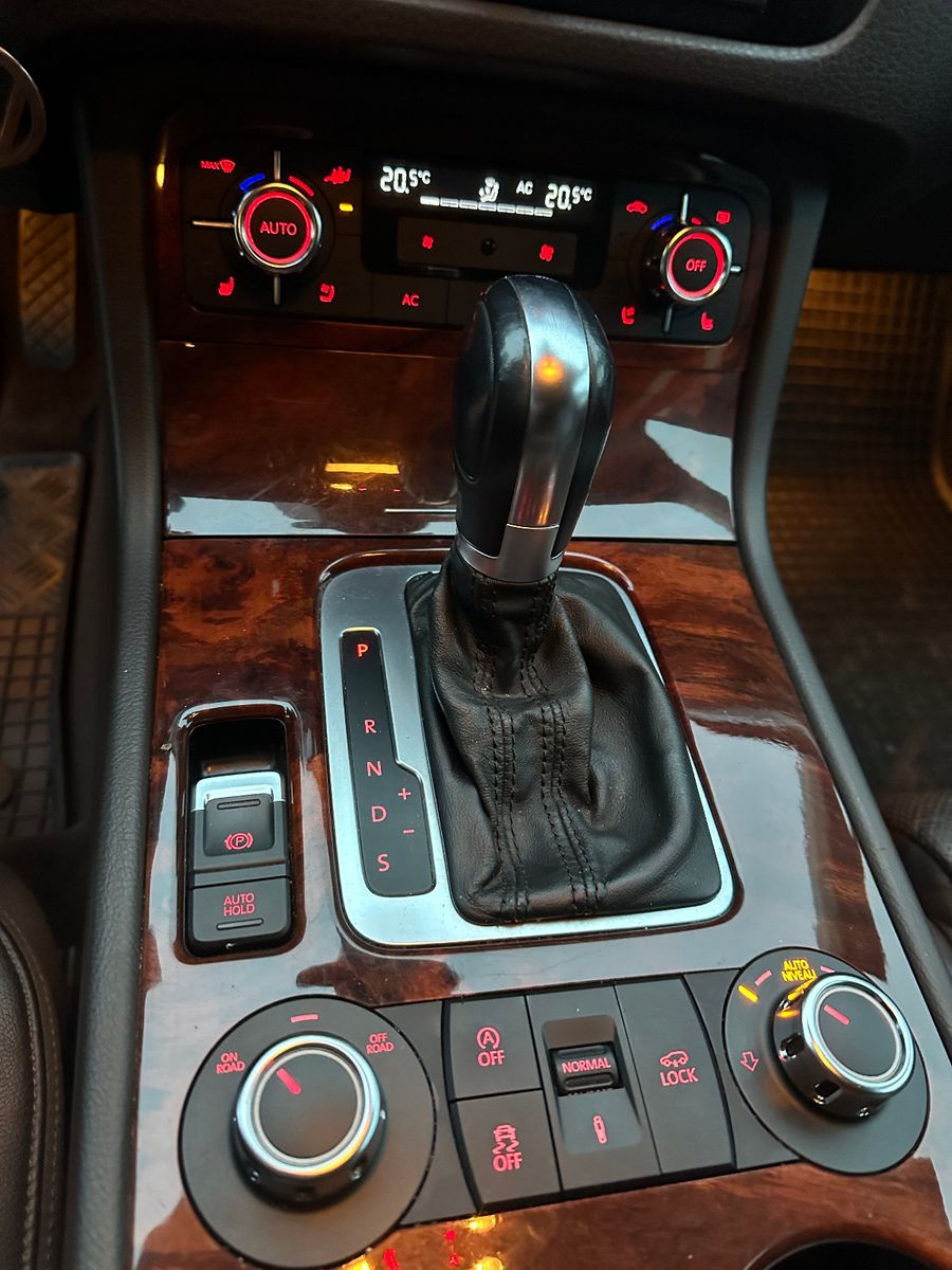 Fahrzeugabbildung Volkswagen Touareg V6 TDI 3.0 240 PS Hu neu Leder AHK Navi