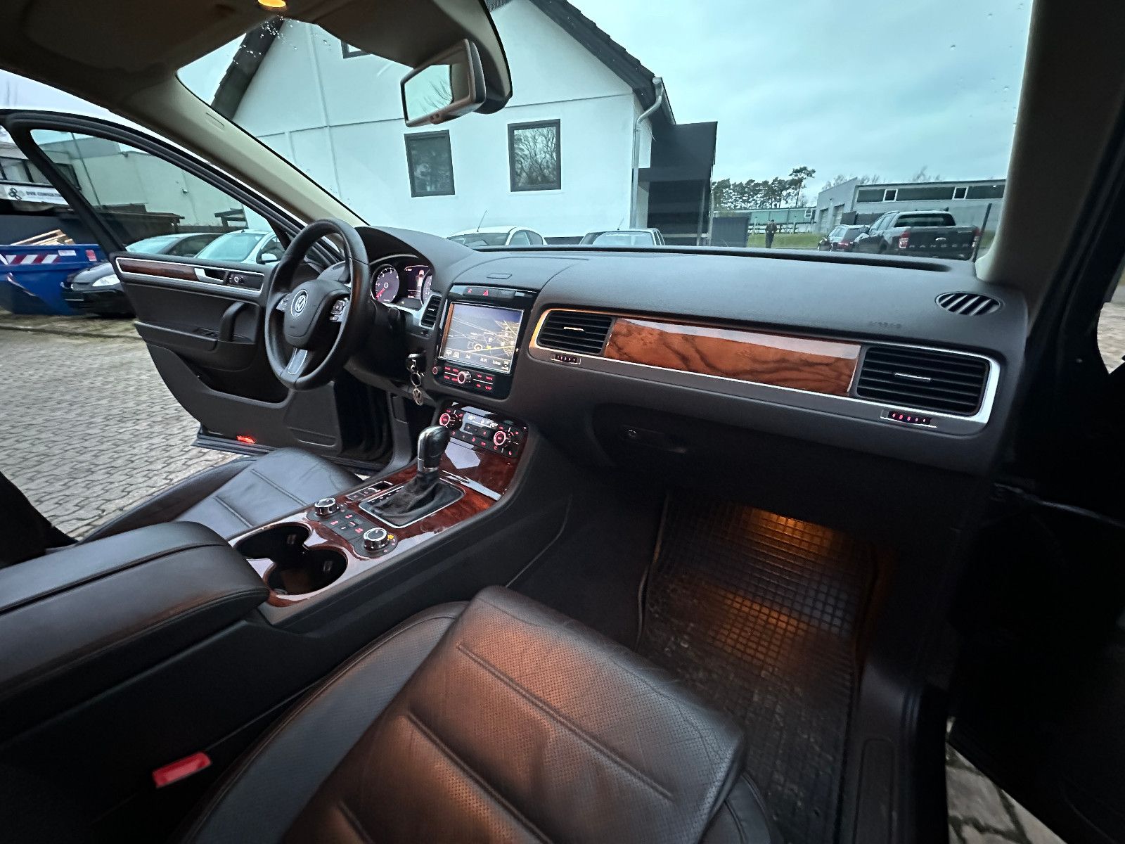 Fahrzeugabbildung Volkswagen Touareg V6 TDI 3.0 240 PS Hu neu Leder AHK Navi