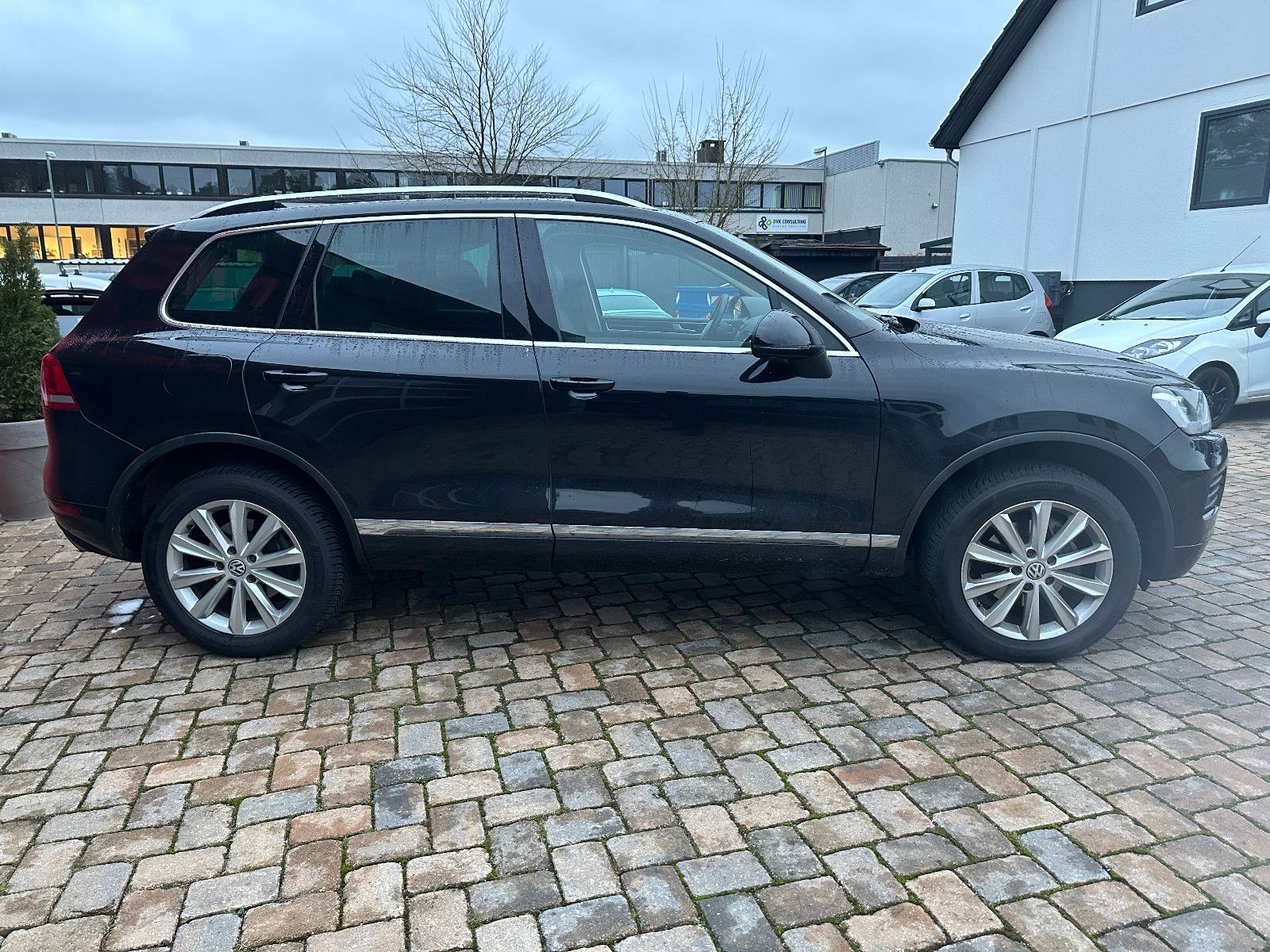 Fahrzeugabbildung Volkswagen Touareg V6 TDI 3.0 240 PS Hu neu Leder AHK Navi