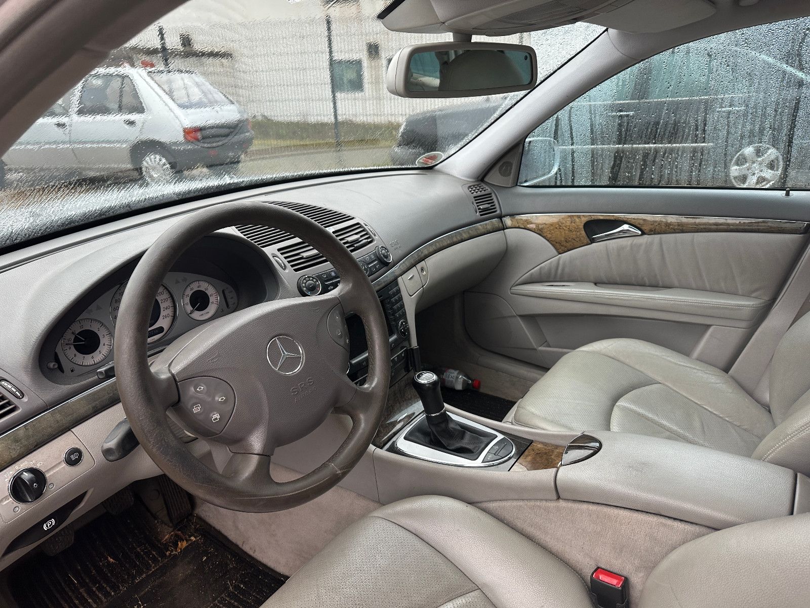 Fahrzeugabbildung Mercedes-Benz E 200 T Kompressor 1.8 163 PS Leder Xenon SH