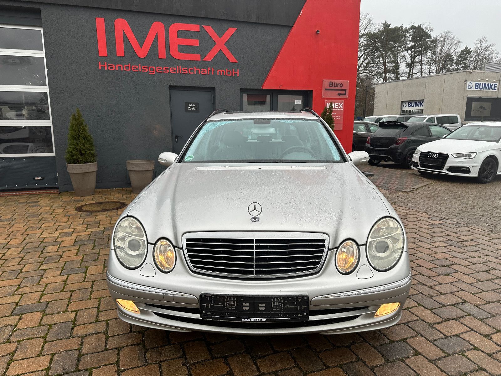 Fahrzeugabbildung Mercedes-Benz E 200 T Kompressor 1.8 163 PS Leder Xenon SH