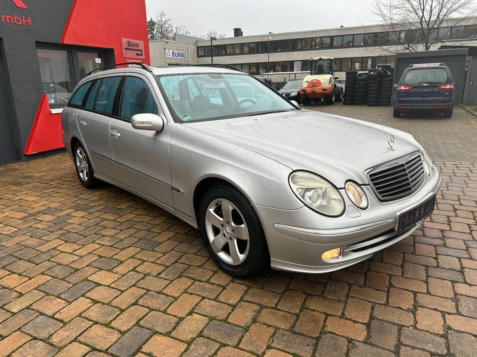 Fahrzeugabbildung Mercedes-Benz E 200 T Kompressor 1.8 163 PS Leder Xenon SH
