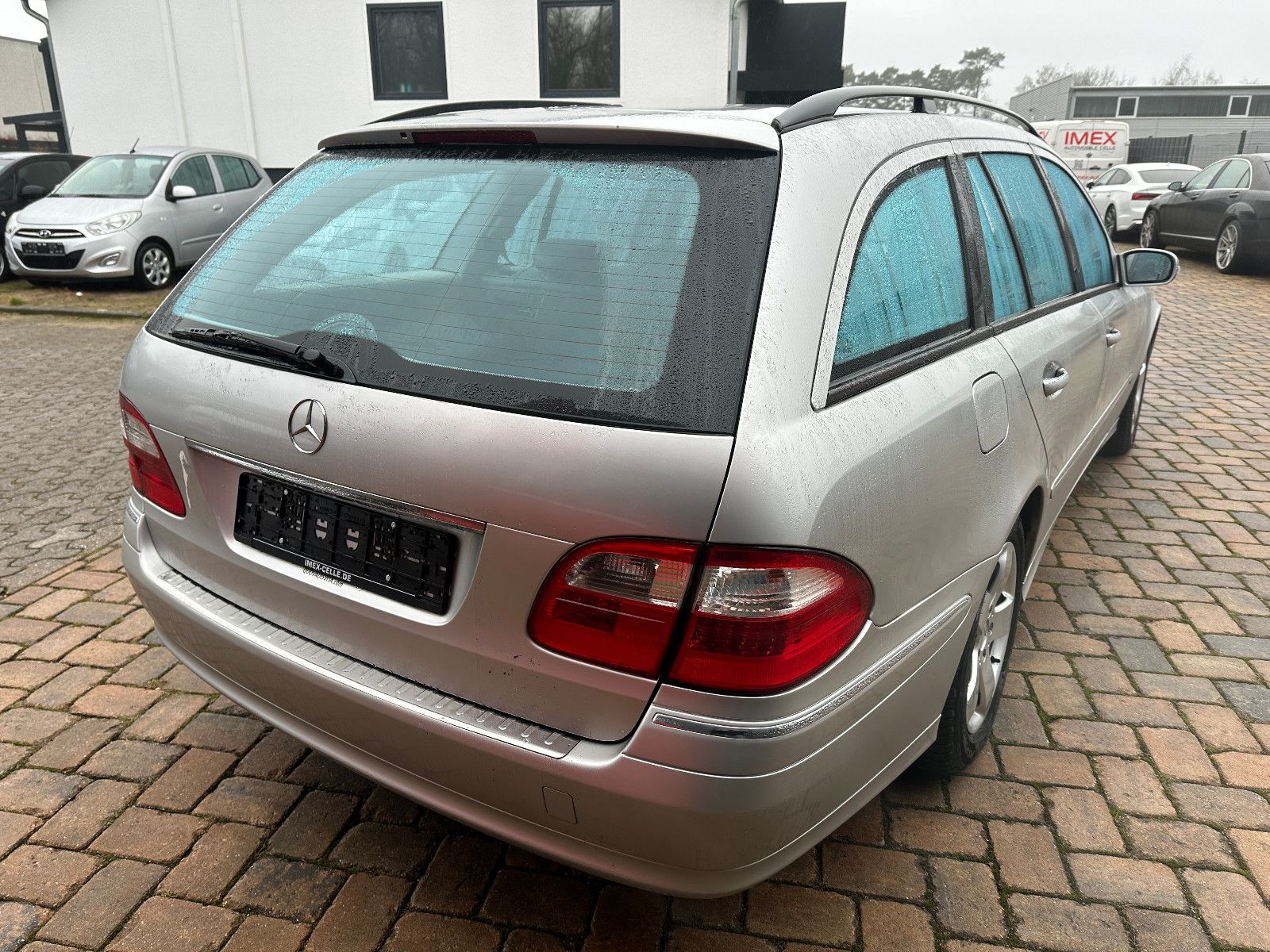 Fahrzeugabbildung Mercedes-Benz E 200 T Kompressor 1.8 163 PS Leder Xenon SH