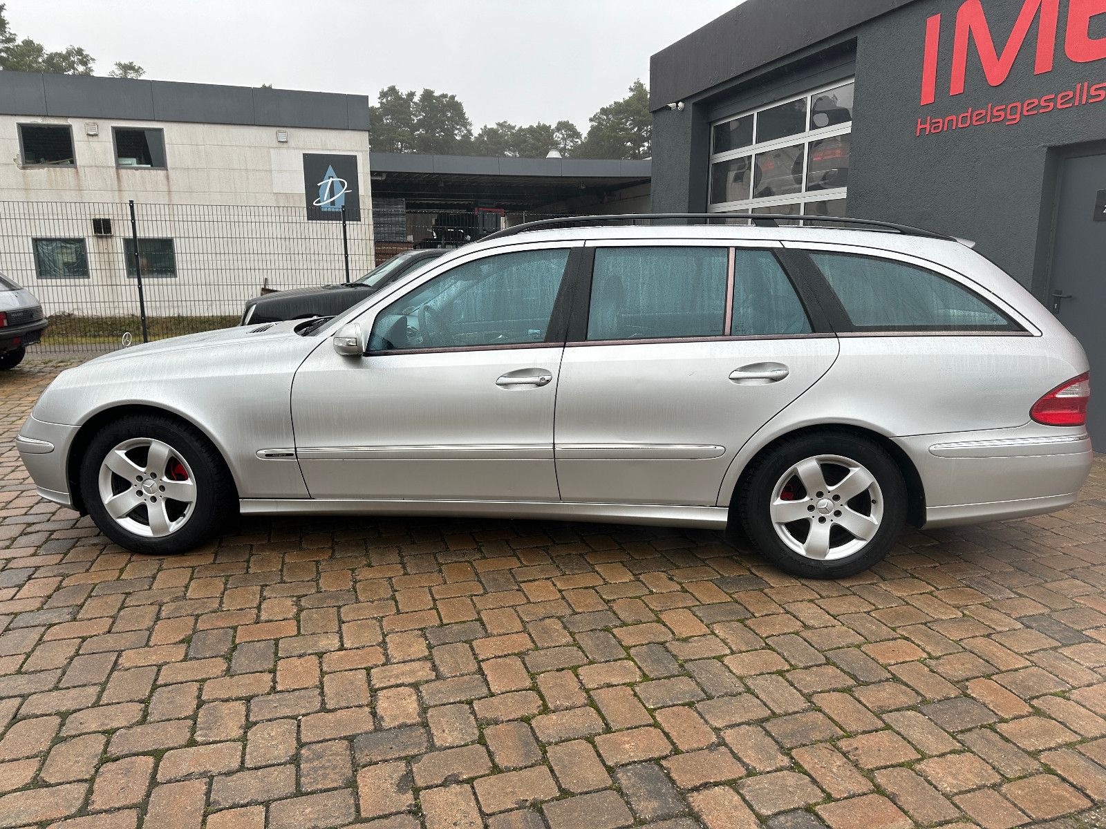 Fahrzeugabbildung Mercedes-Benz E 200 T Kompressor 1.8 163 PS Leder Xenon SH