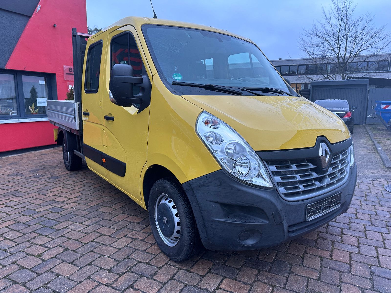 Fahrzeugabbildung Renault Master III DoKa Pritsche L3H1 3,5t 147 PS HU neu