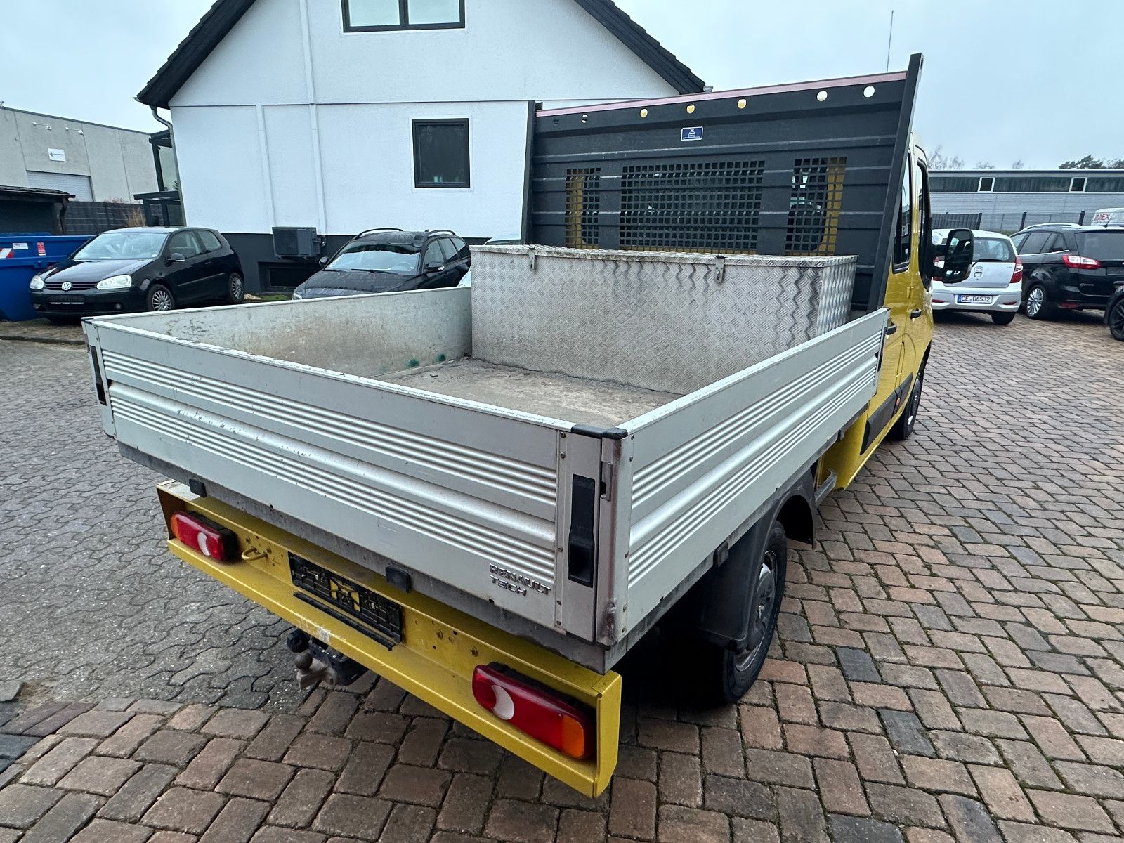 Fahrzeugabbildung Renault Master III DoKa Pritsche L3H1 3,5t 147 PS HU neu