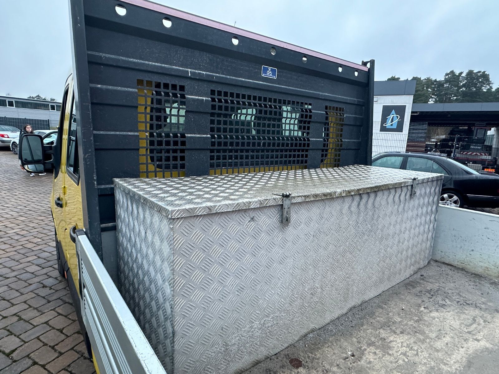 Fahrzeugabbildung Renault Master III DoKa Pritsche L3H1 3,5t 147 PS HU neu