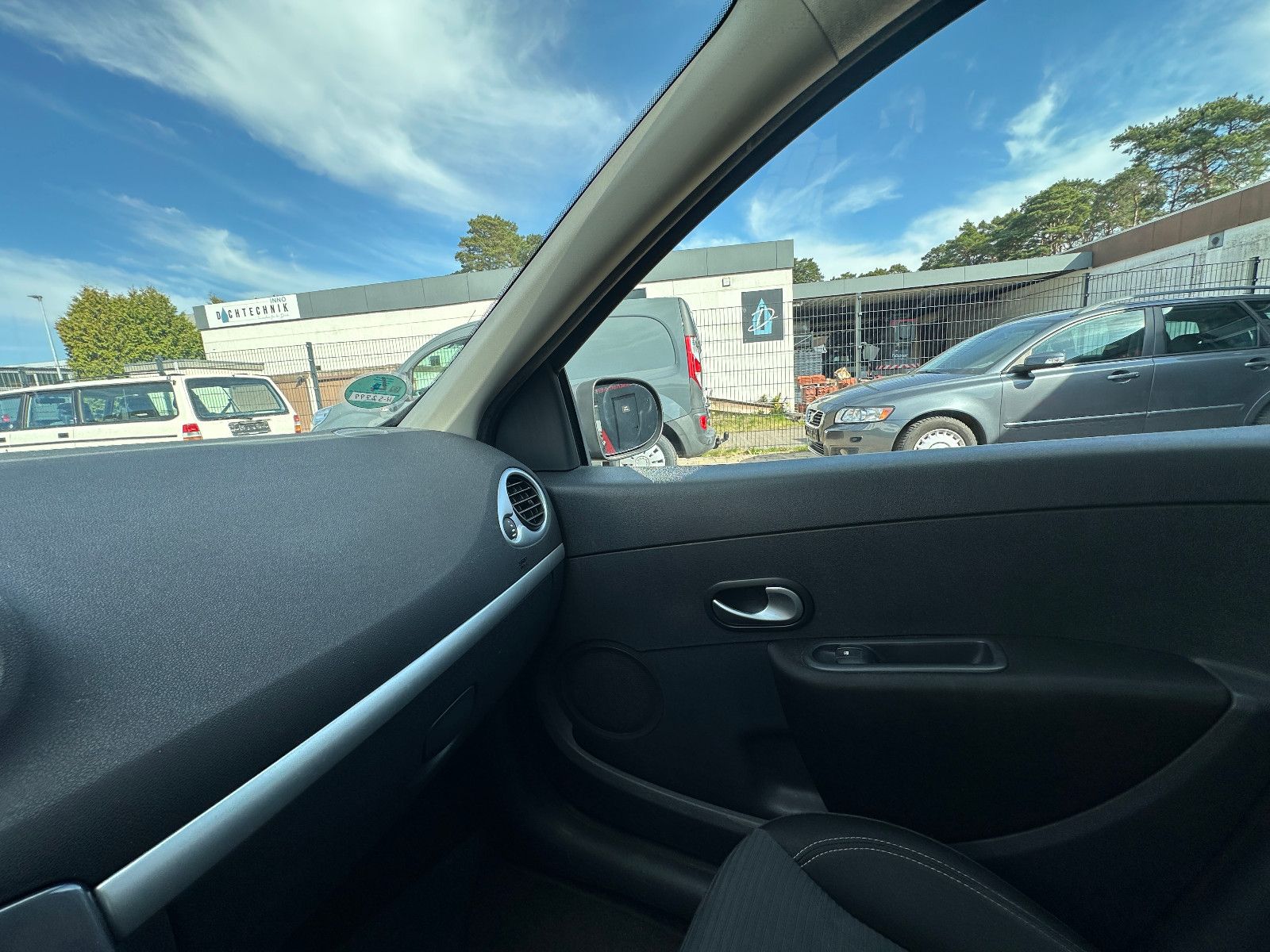 Fahrzeugabbildung Renault Clio III Tom Tom Edition HU neu Navi Klima SH