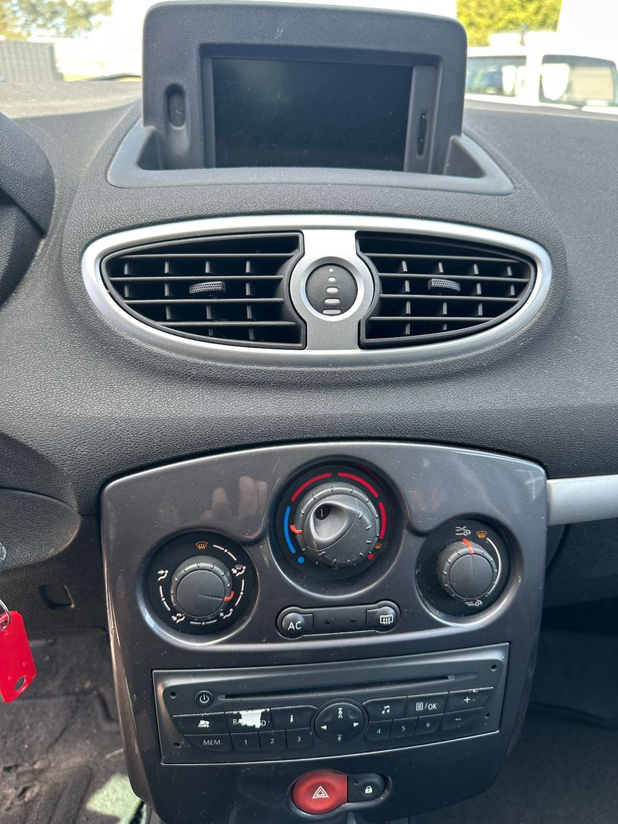 Fahrzeugabbildung Renault Clio III Tom Tom Edition HU neu Navi Klima SH