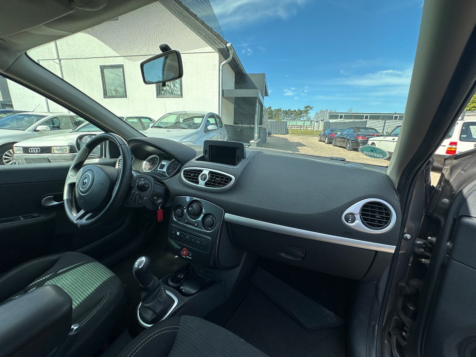Fahrzeugabbildung Renault Clio III Tom Tom Edition HU neu Navi Klima SH