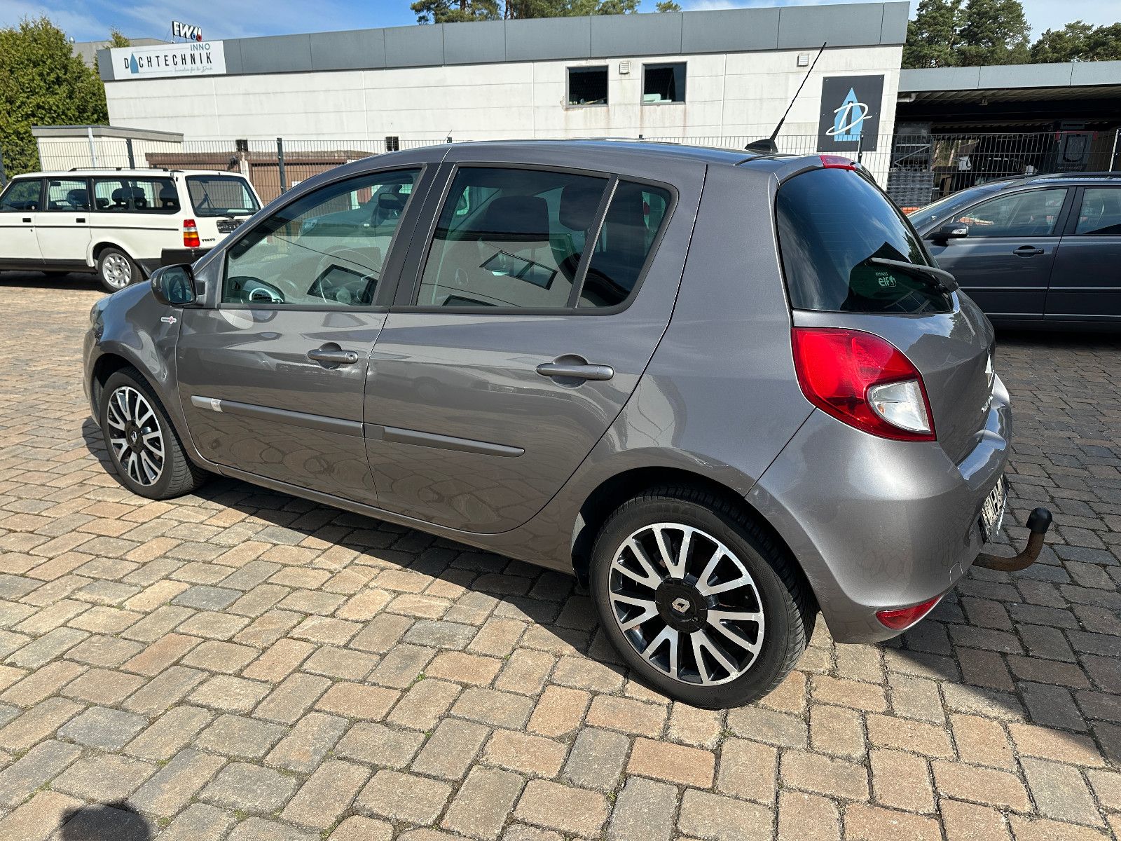 Fahrzeugabbildung Renault Clio III Tom Tom Edition HU neu Navi Klima SH
