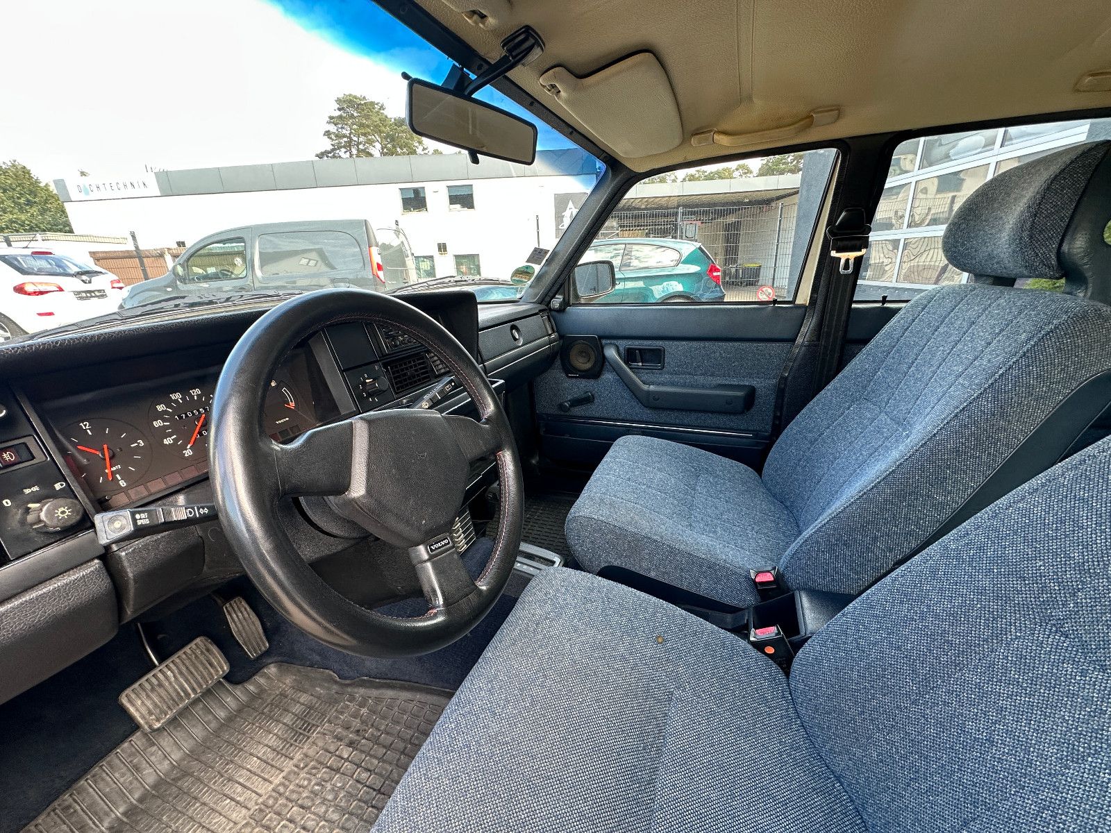 Fahrzeugabbildung Volvo 240 GL Kombi 2.3 115 PS Autom.Alu ABS Servo ZV