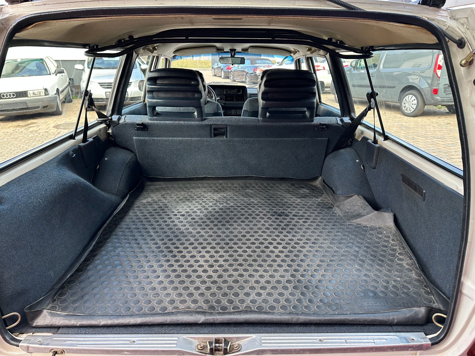 Fahrzeugabbildung Volvo 240 GL Kombi 2.3 115 PS Autom.Alu ABS Servo ZV