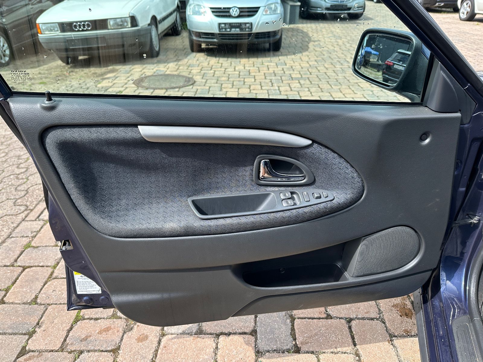 Fahrzeugabbildung Volvo V40 2.0 Comfort 2.0 136 PS Hu neu Autom. Klima