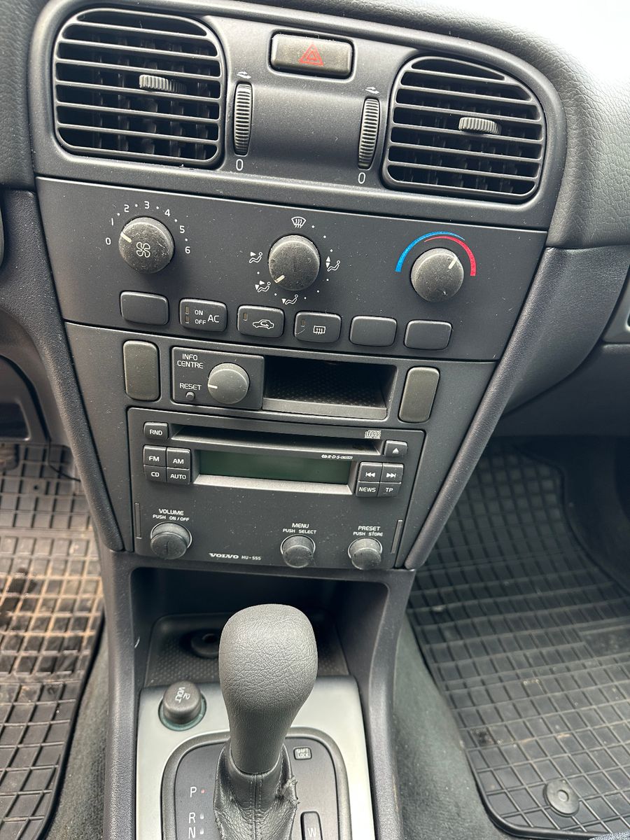 Fahrzeugabbildung Volvo V40 2.0 Comfort 2.0 136 PS Hu neu Autom. Klima