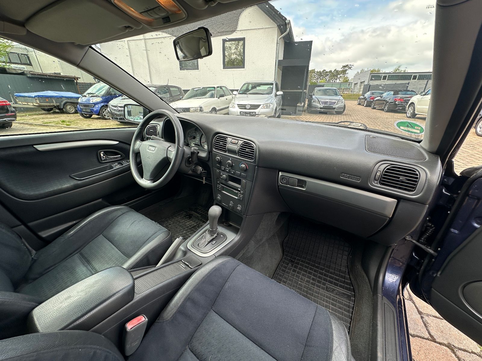 Fahrzeugabbildung Volvo V40 2.0 Comfort 2.0 136 PS Hu neu Autom. Klima
