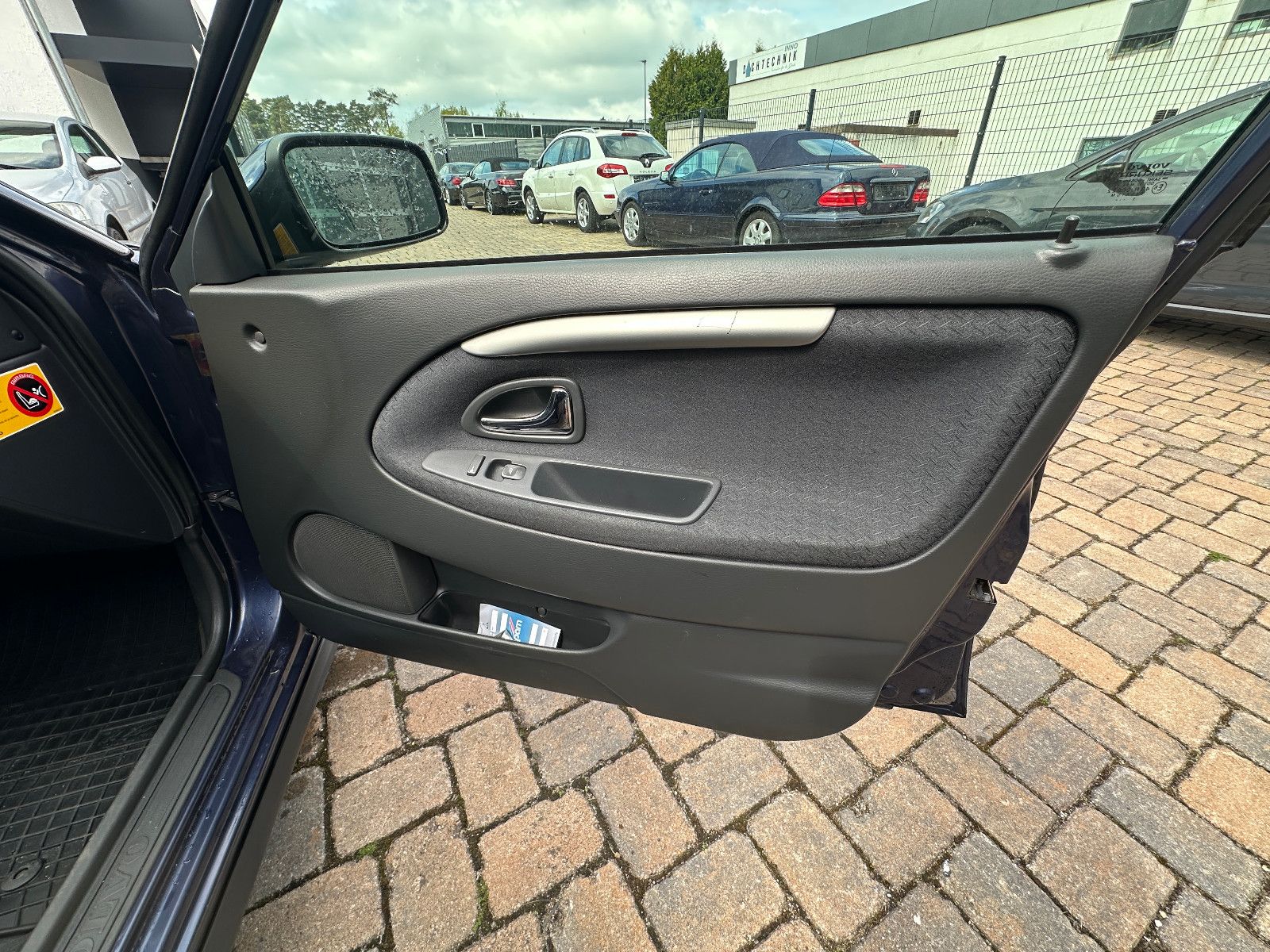 Fahrzeugabbildung Volvo V40 2.0 Comfort 2.0 136 PS Hu neu Autom. Klima