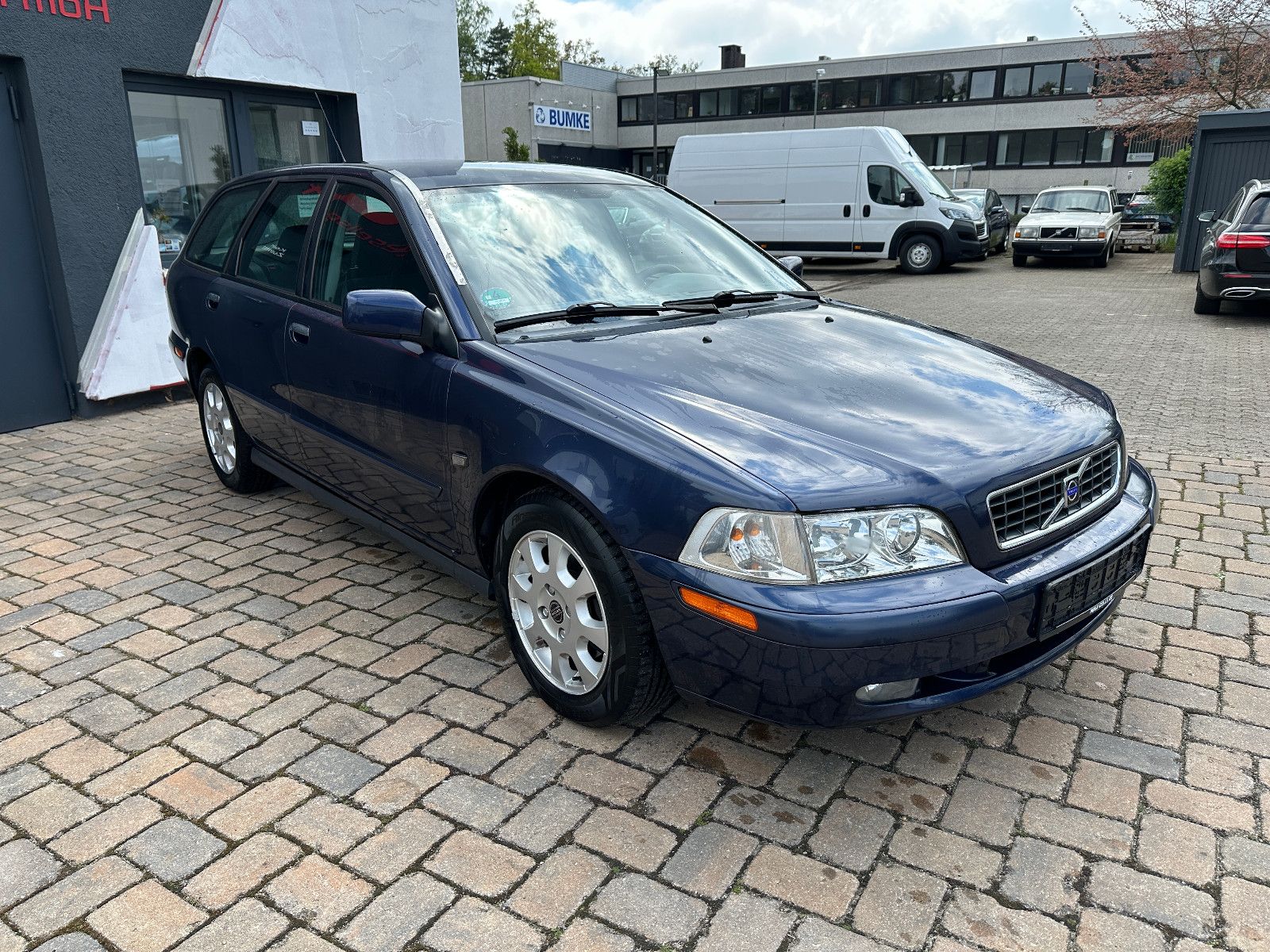 Fahrzeugabbildung Volvo V40 2.0 Comfort 2.0 136 PS Hu neu Autom. Klima
