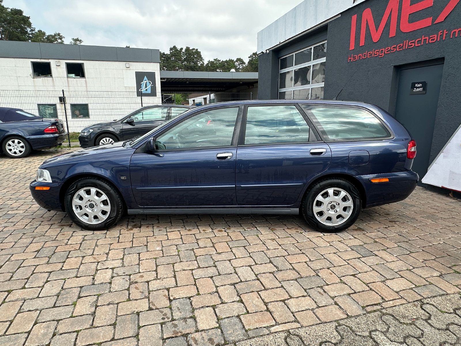 Fahrzeugabbildung Volvo V40 2.0 Comfort 2.0 136 PS Hu neu Autom. Klima