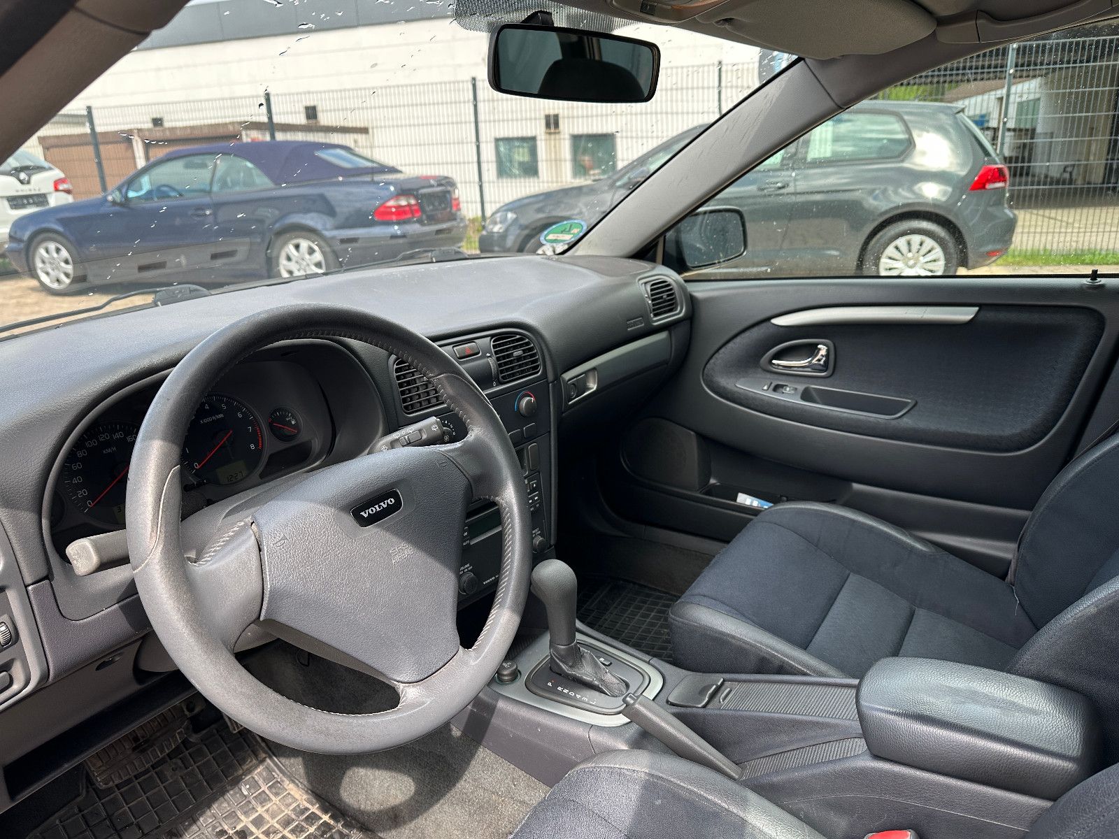 Fahrzeugabbildung Volvo V40 2.0 Comfort 2.0 136 PS Hu neu Autom. Klima