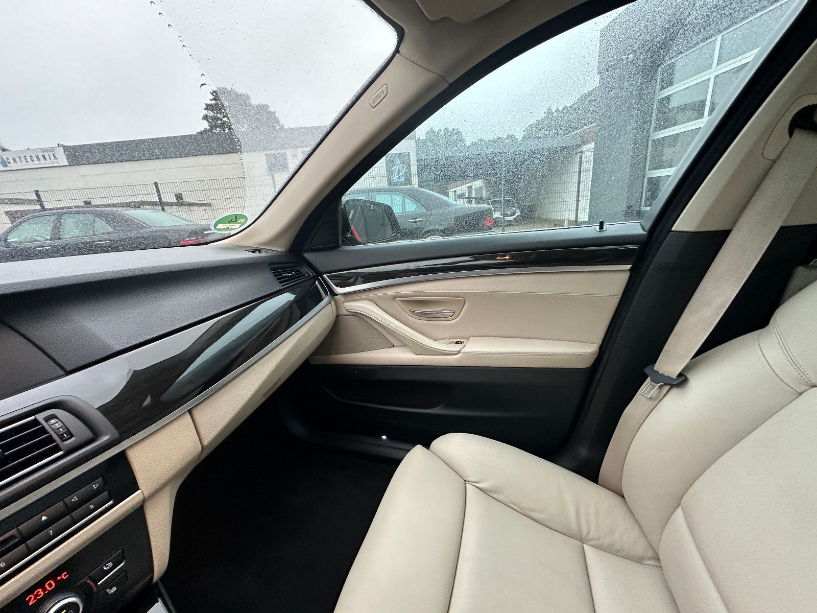 Fahrzeugabbildung BMW 535d 313 PS HU neu Leder Pano Sport SH Navi HU