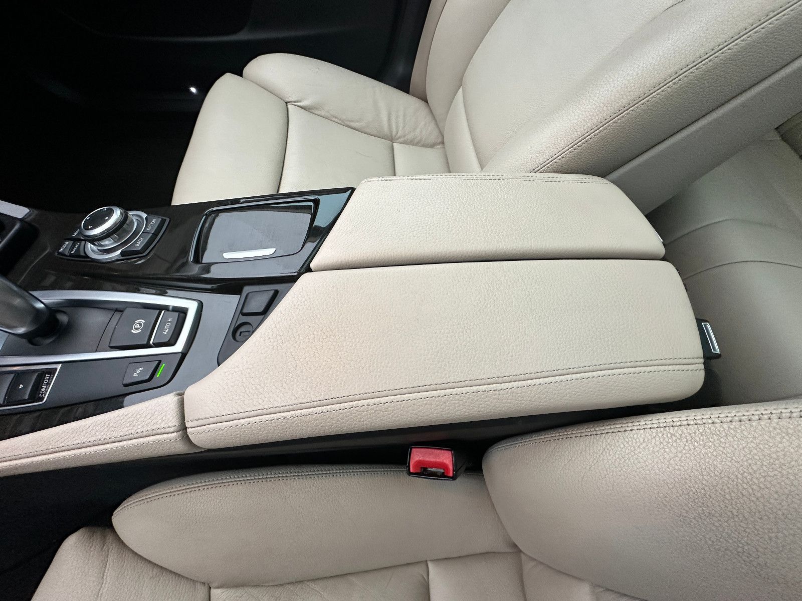 Fahrzeugabbildung BMW 535d 313 PS HU neu Leder Pano Sport SH Navi HU