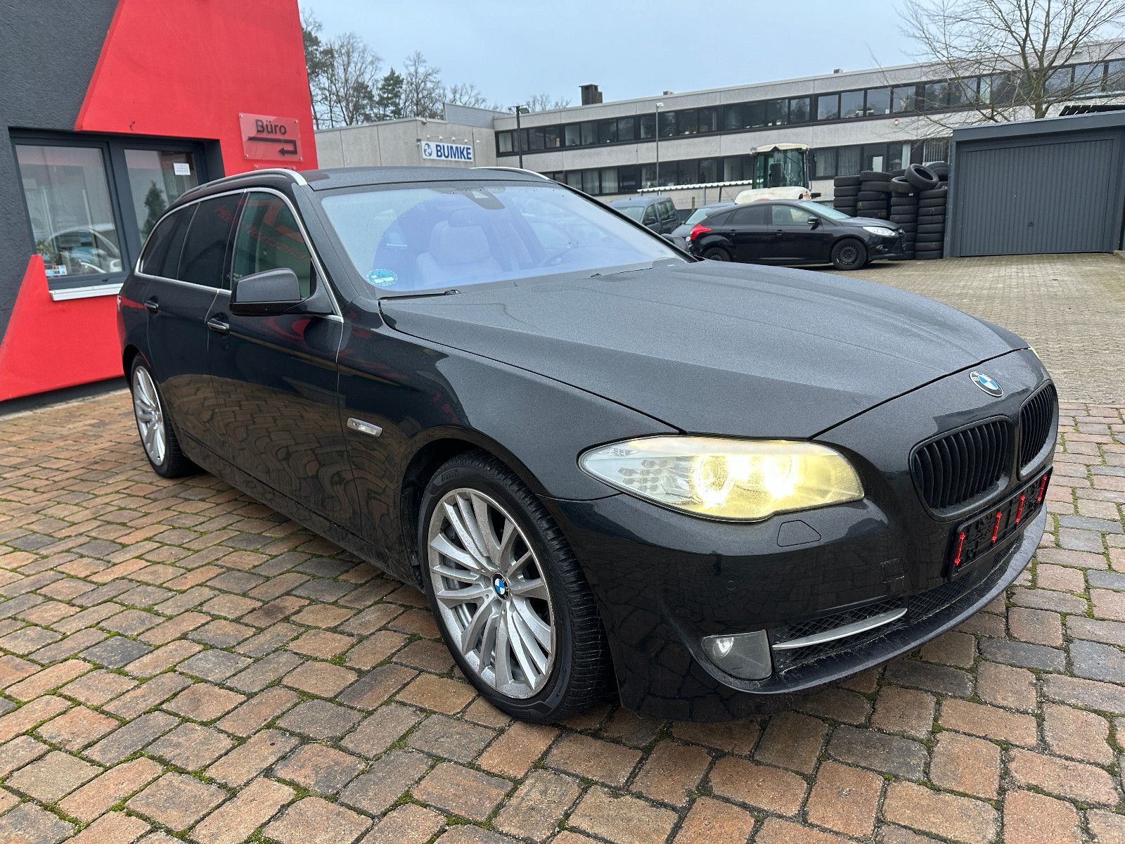 Fahrzeugabbildung BMW 535d 313 PS HU neu Leder Pano Sport SH Navi HU