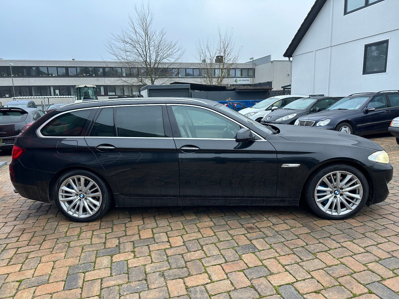 Fahrzeugabbildung BMW 535d 313 PS HU neu Leder Pano Sport SH Navi HU
