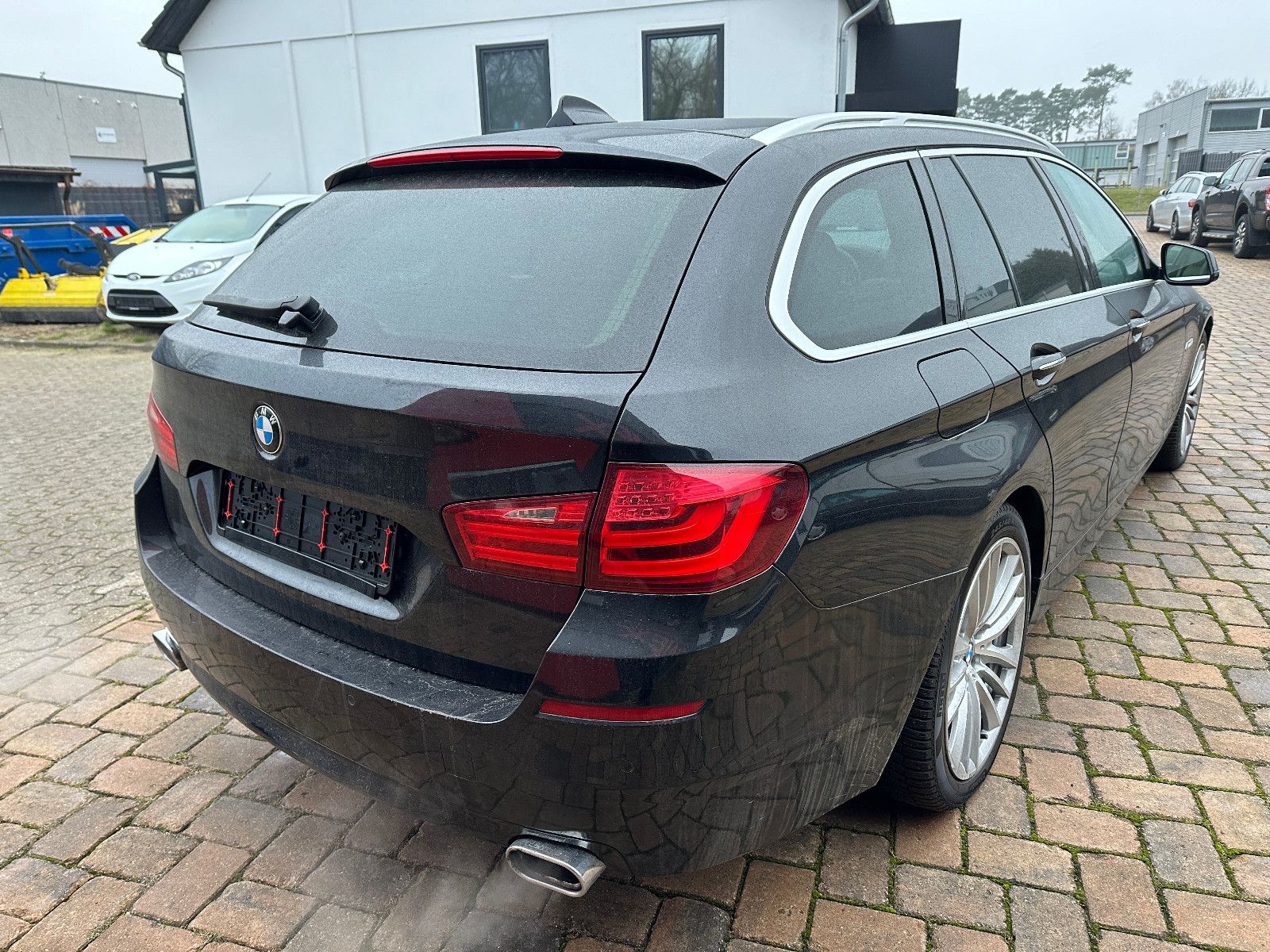 Fahrzeugabbildung BMW 535d 313 PS HU neu Leder Pano Sport SH Navi HU