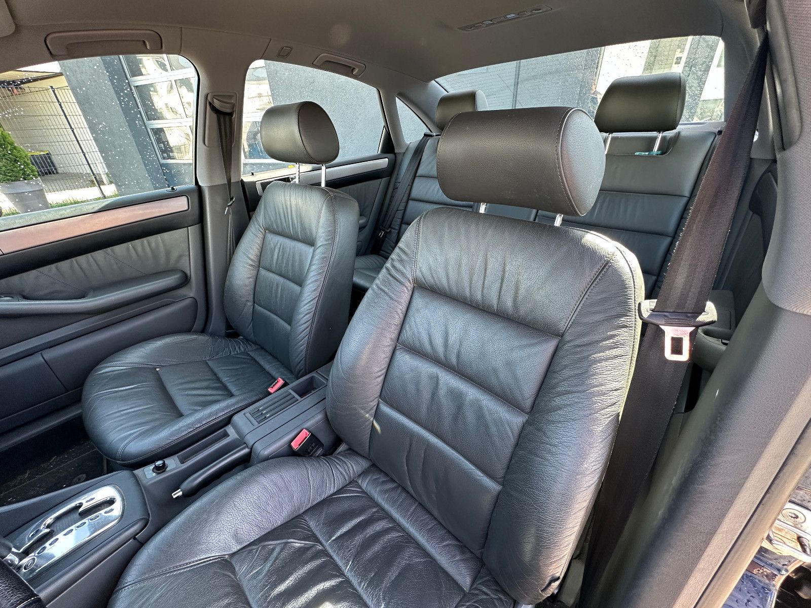 Fahrzeugabbildung Audi A6 2.4 multitronic 163 PS HU neu Leder SH 1.Hand